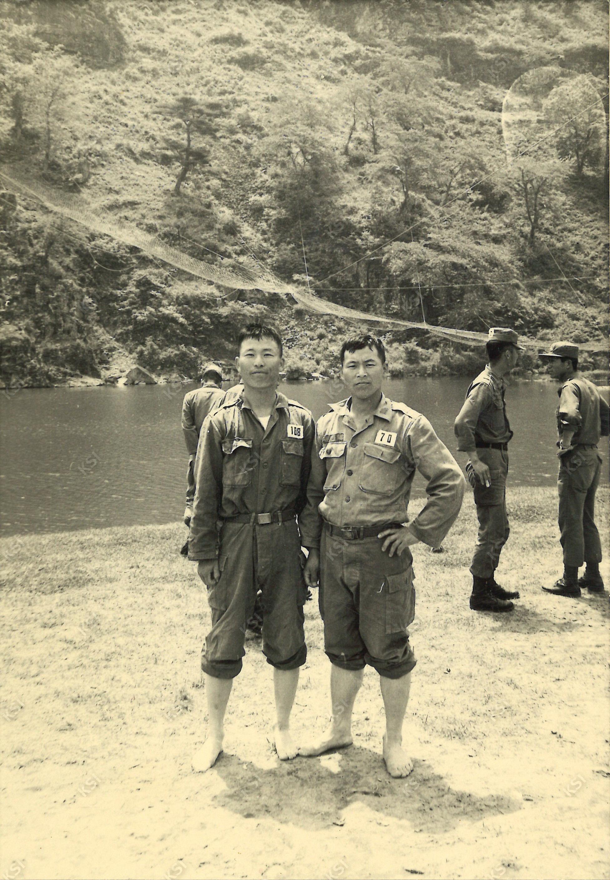 1973년 전남 동복유격장에서 유격훈련 중
