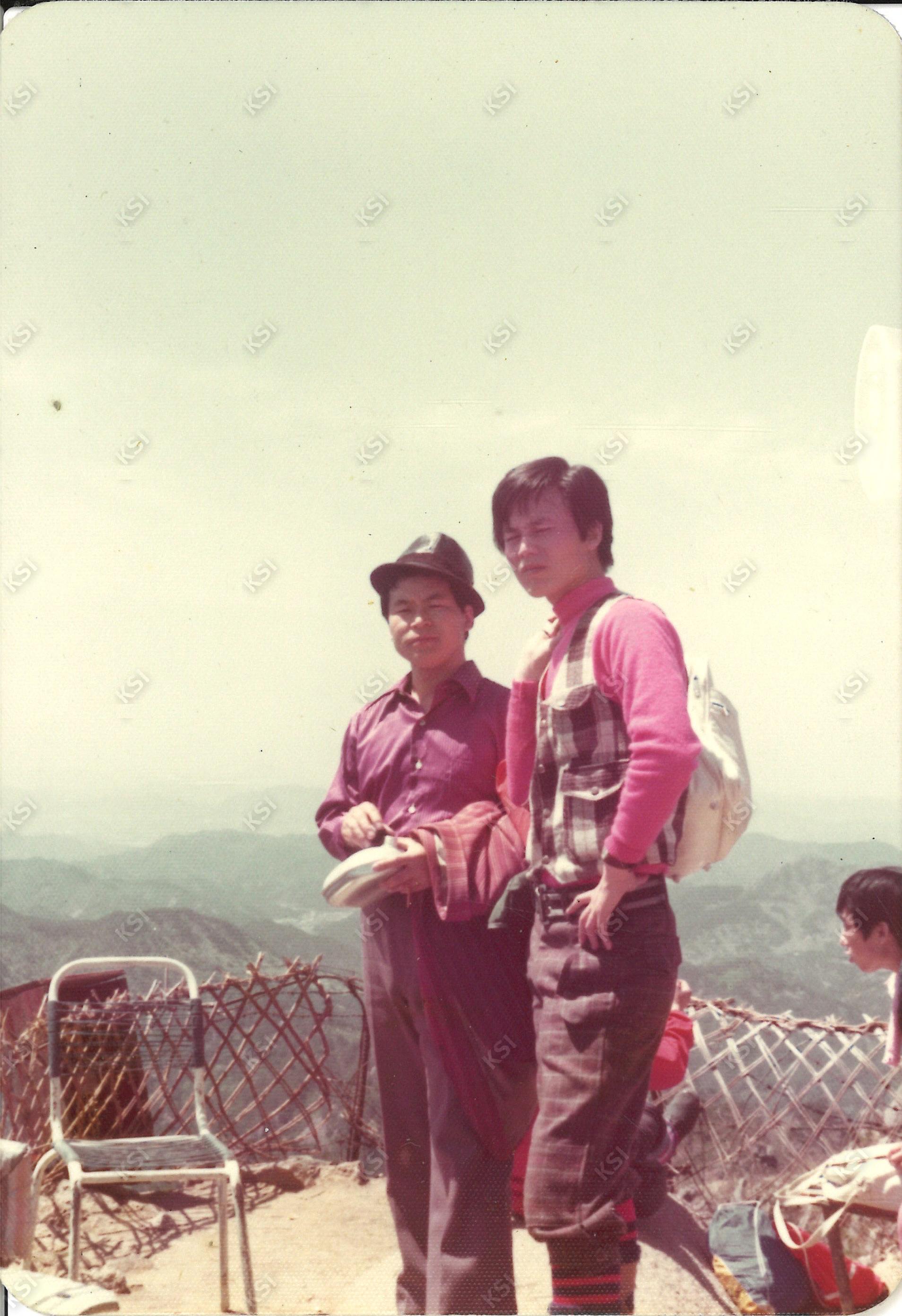 1976년 5월 9일 산 정상에서