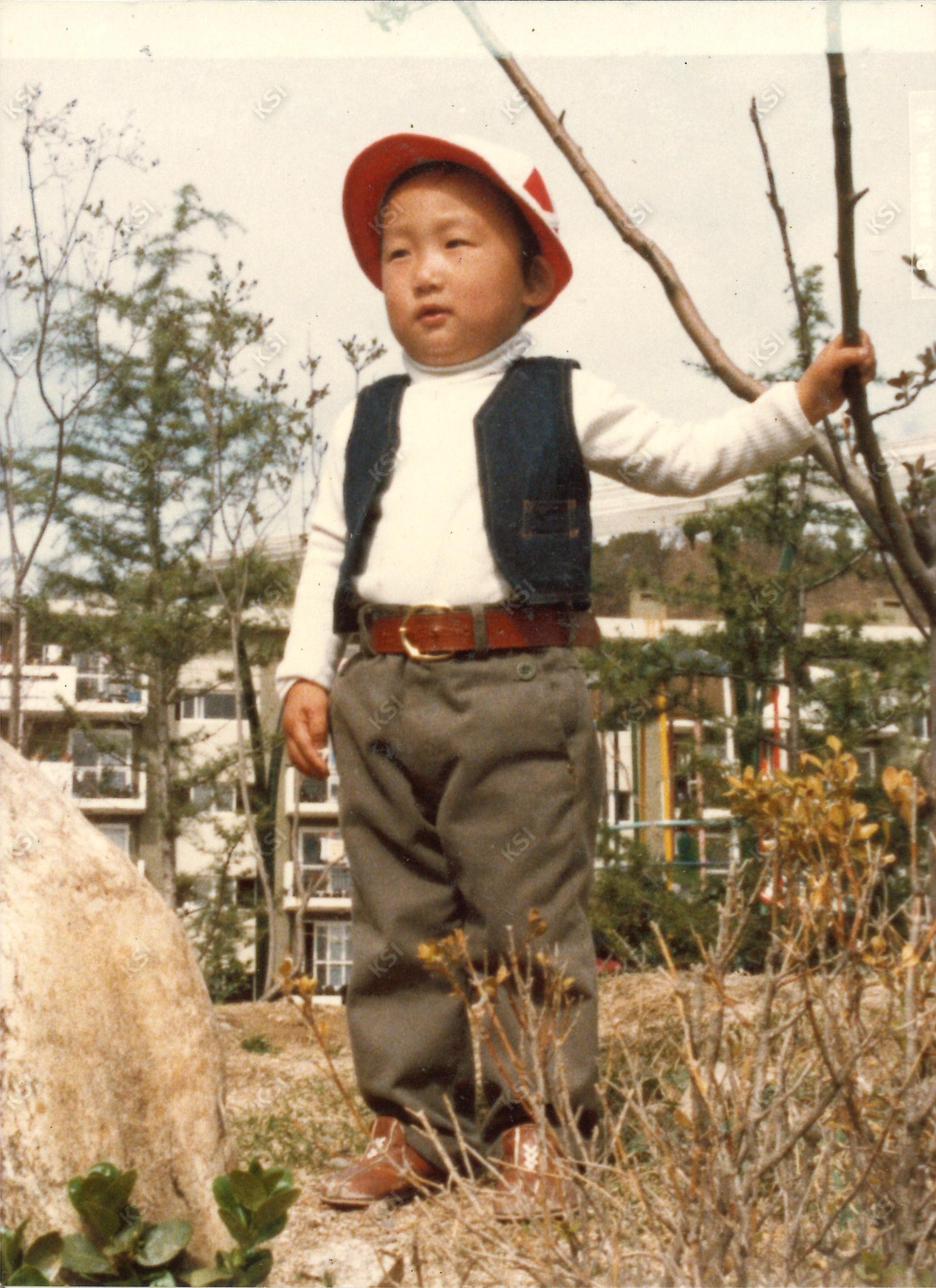1983년 용상동 1주공 아파트 앞에서