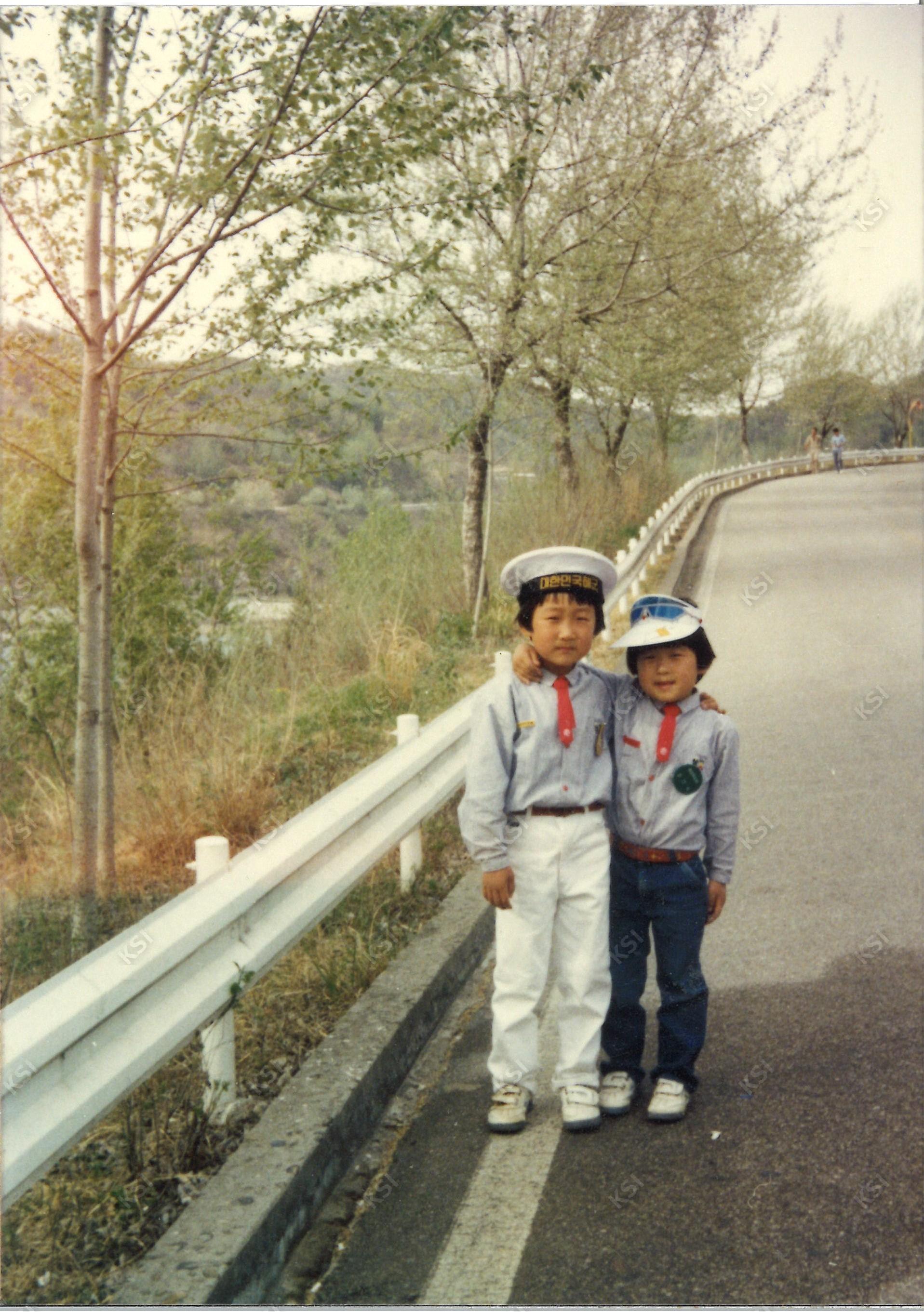 1988년 안동댐 문화관광단지로 올라가는 언덕길에서
