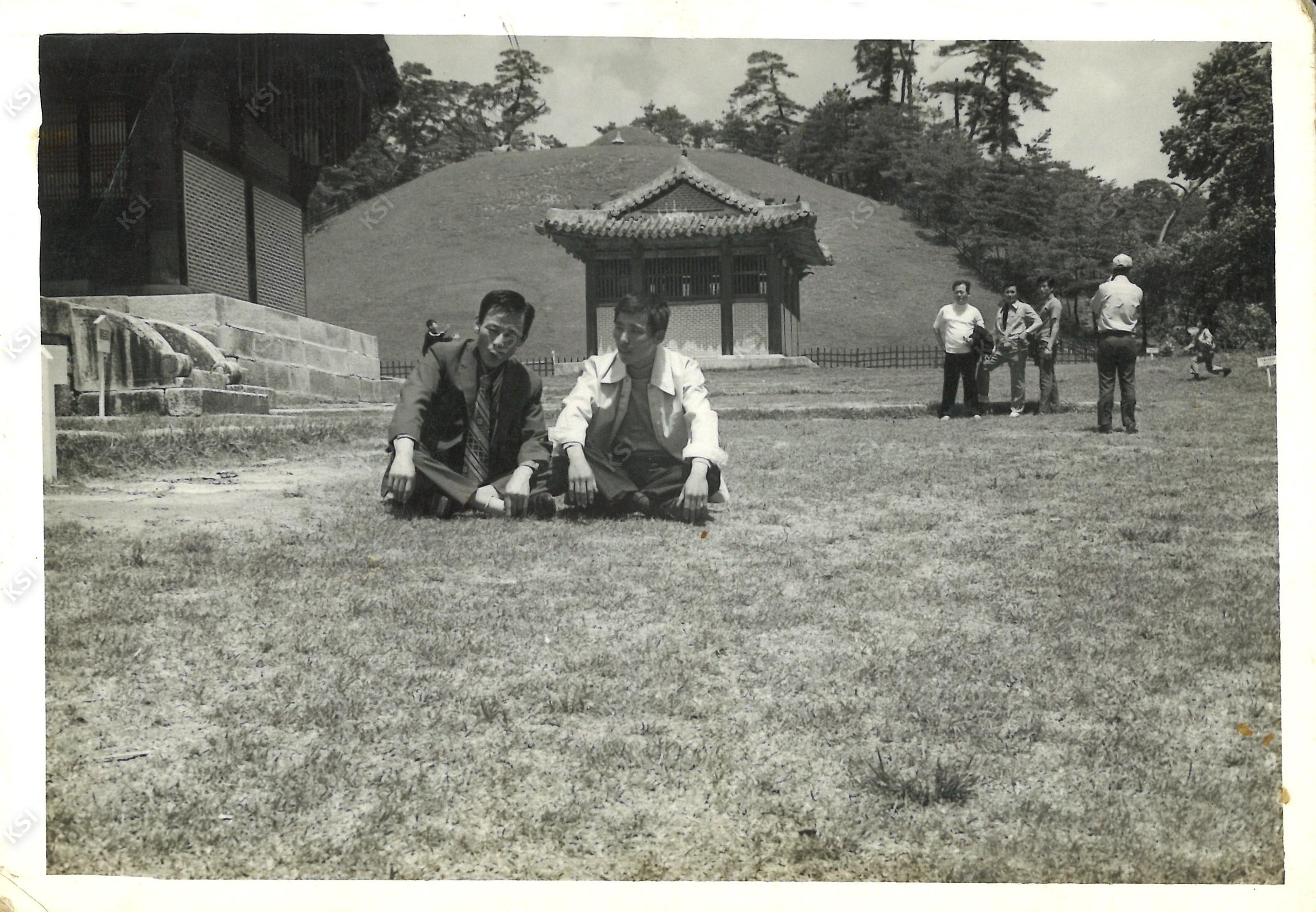 1970년대 벗들과 건원릉 나들이