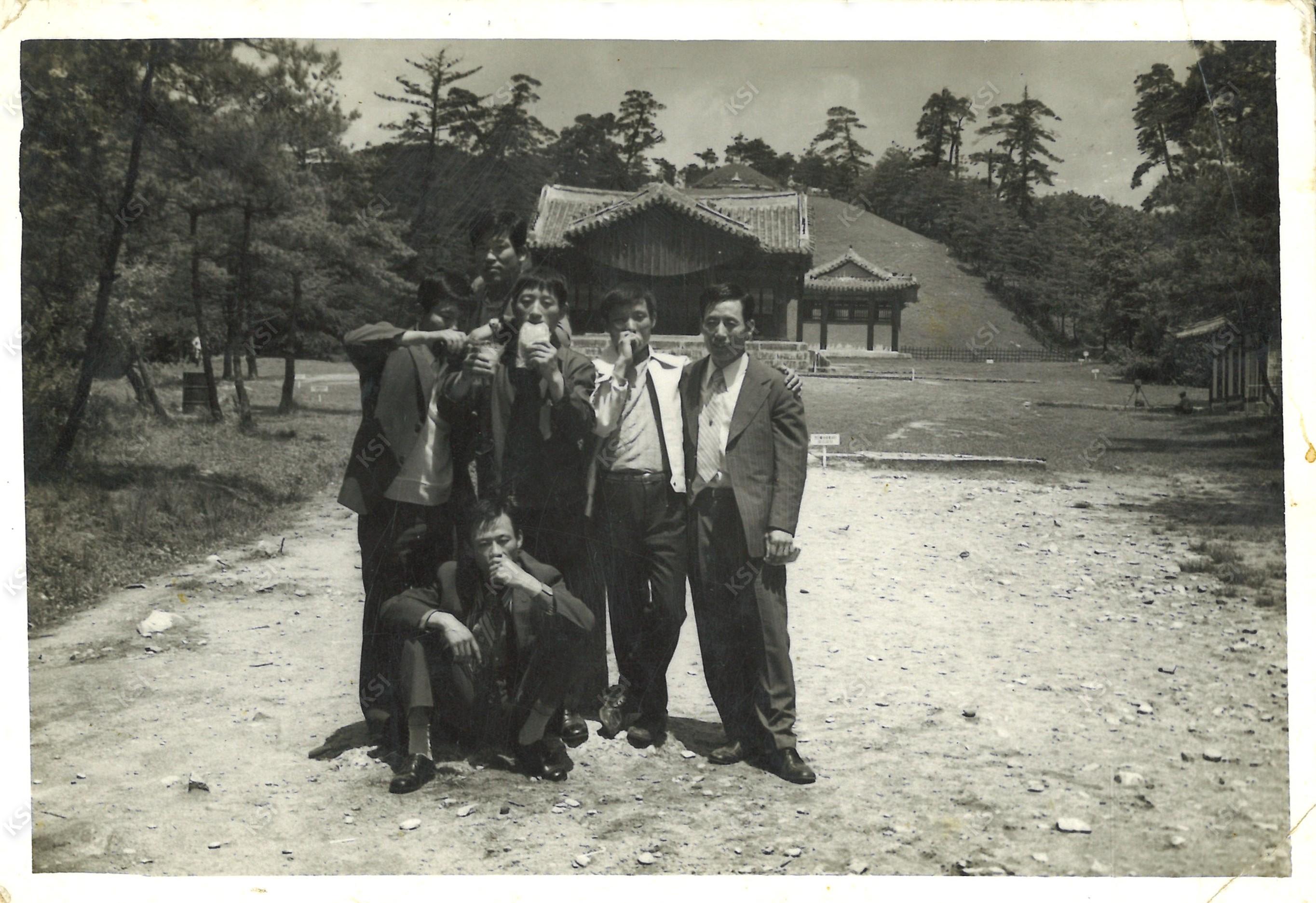1970년대 벗들과 건원릉 나들이