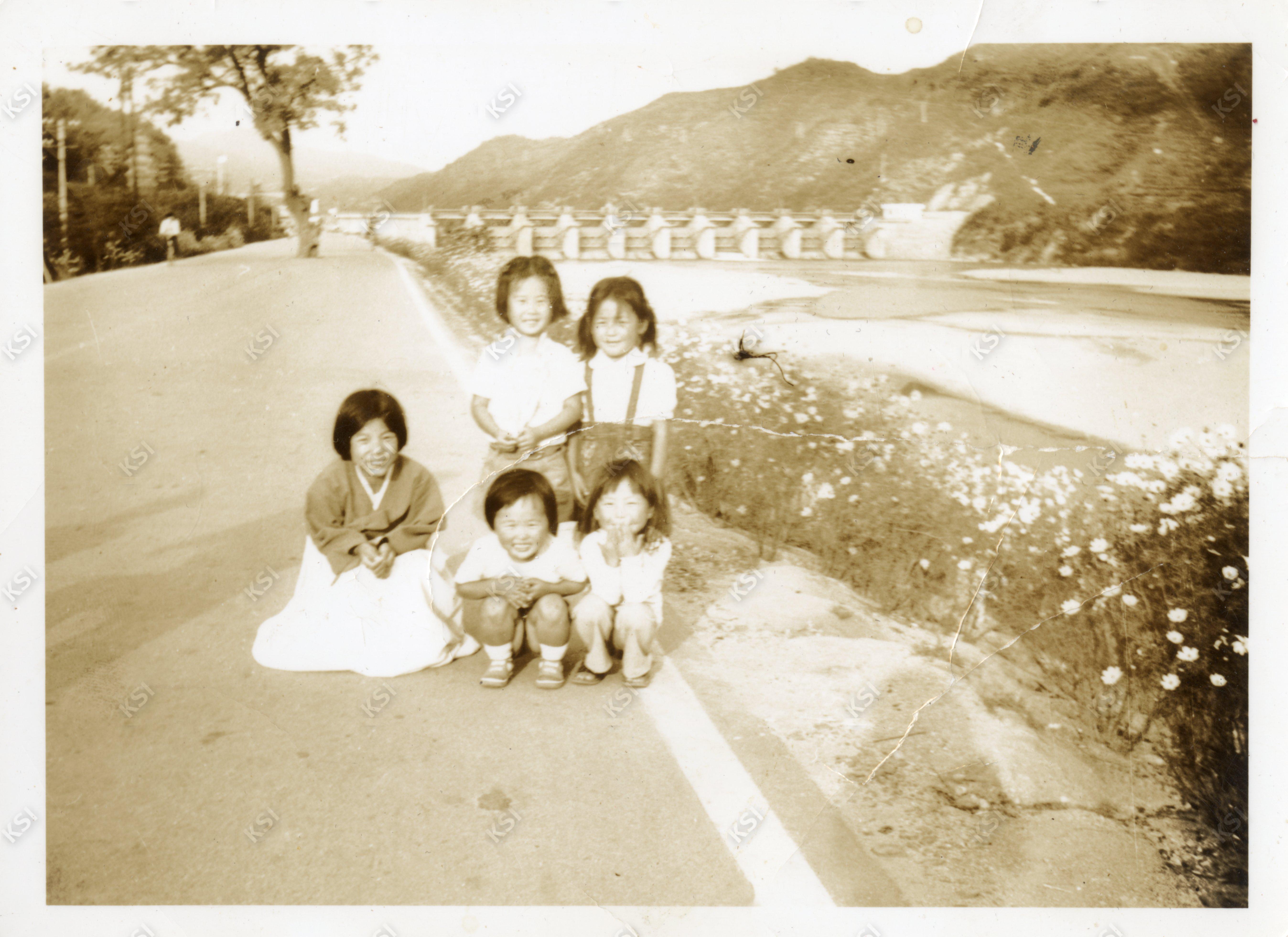 1979년 안동댐 가는 길목에서