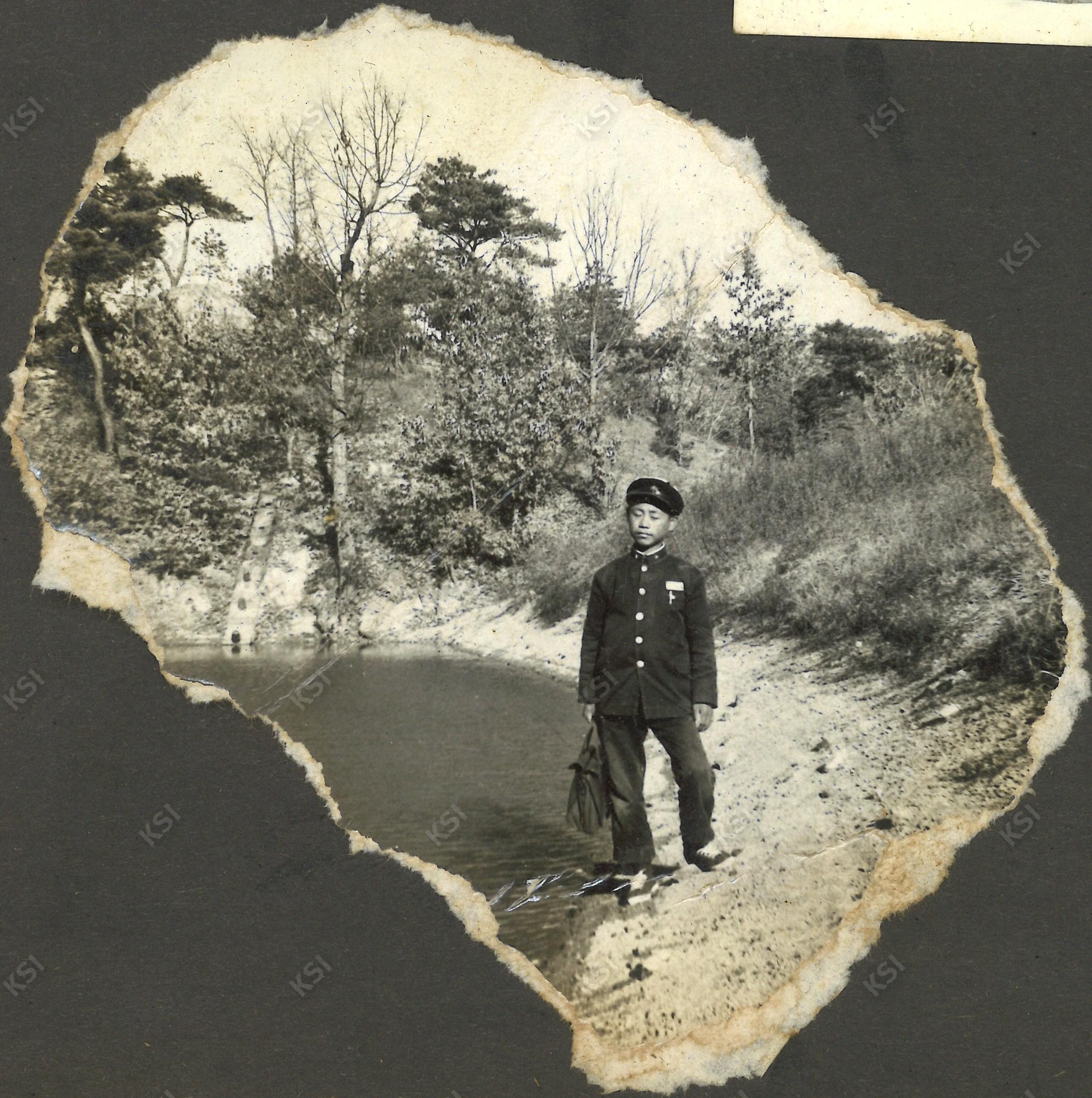 1969~1971년경 안동고등학교 재학 시절 고향 마을 와룡 뒷산의 저수지에서