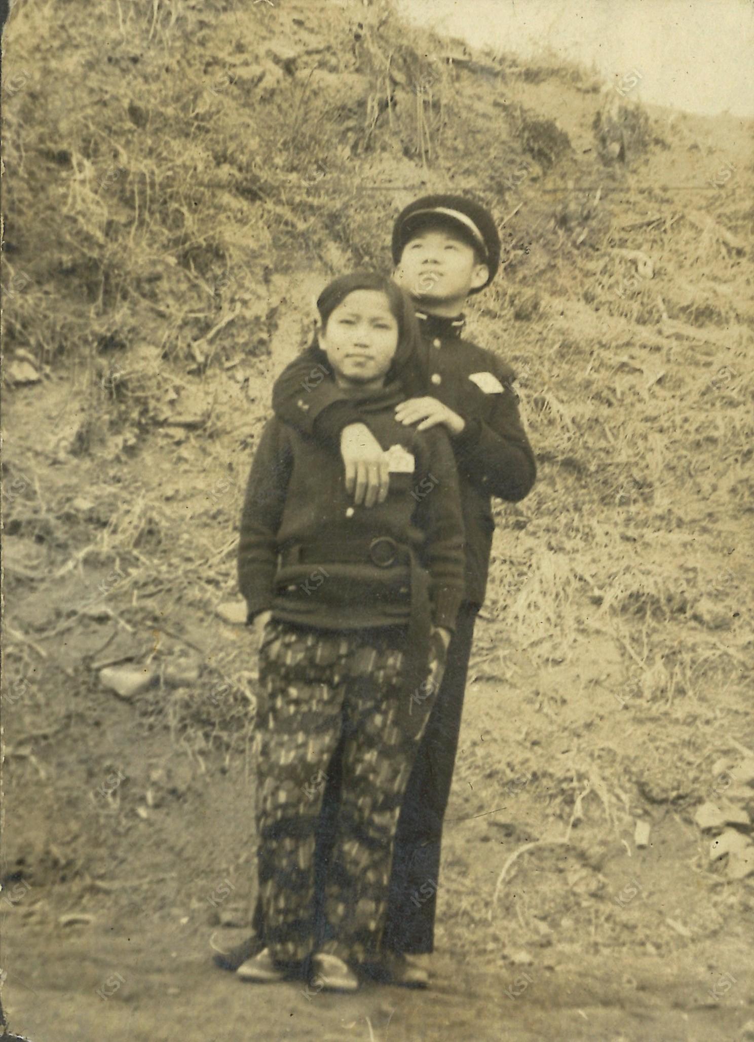 1969~1971년경 고향 마을 와룡의 뒷산에서