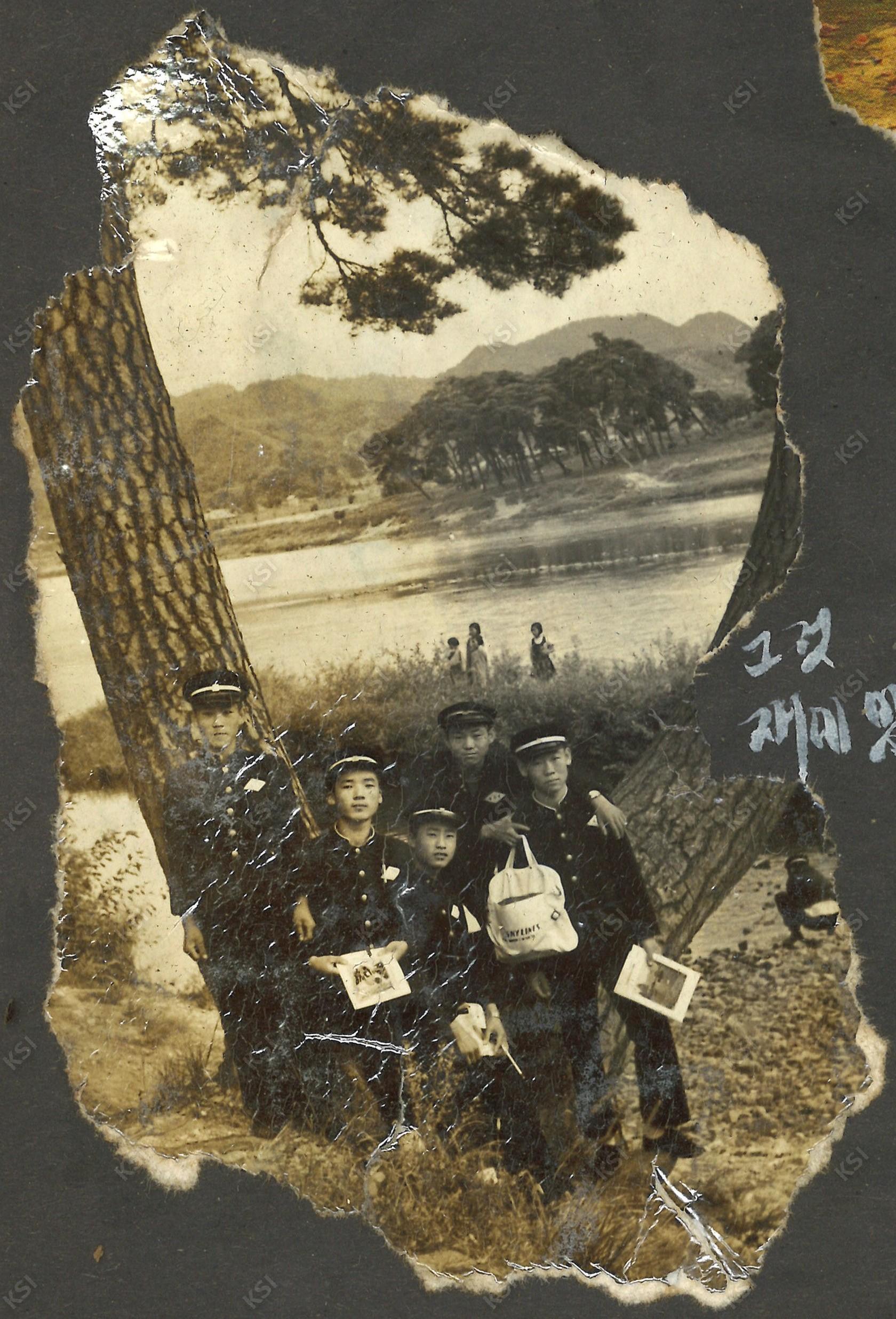 1969~1971년경 도산서원 인근 강변에서