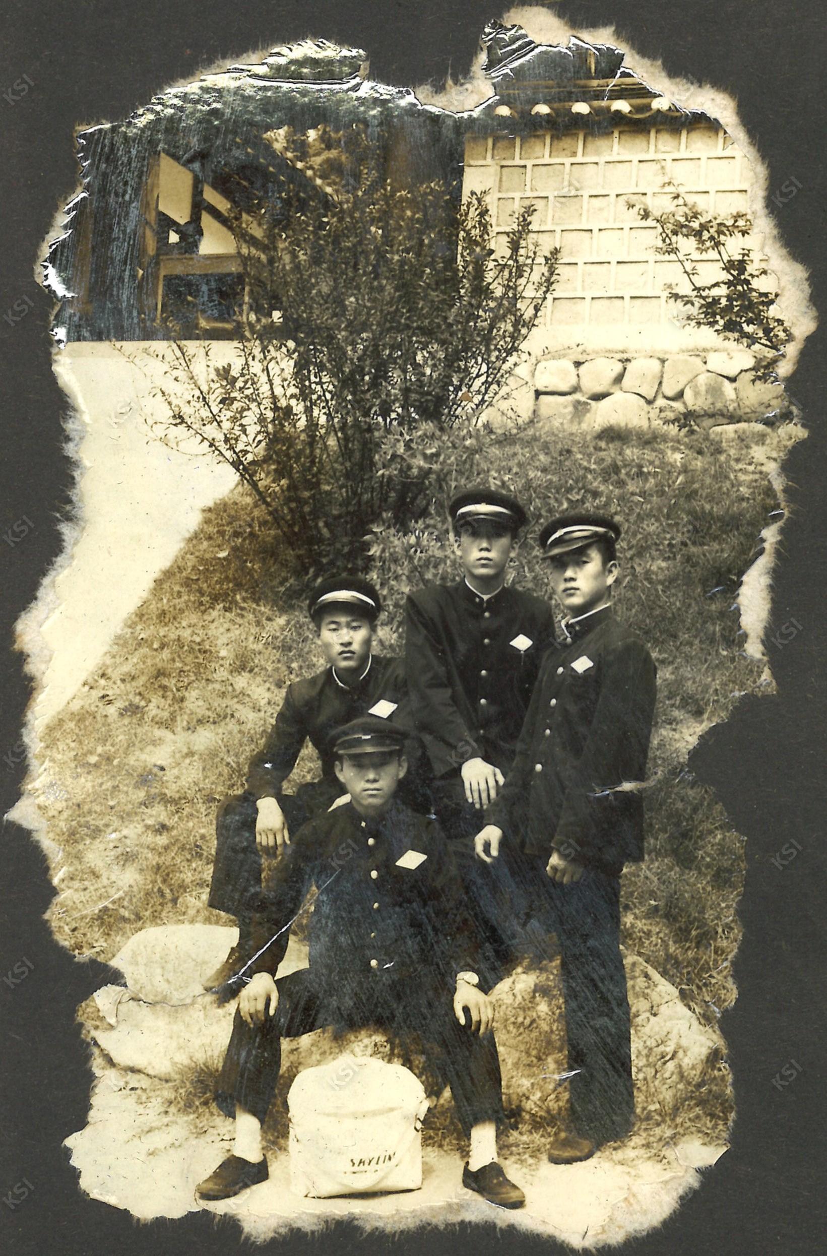 1969~1971년경 도산서원에서 동학들과
