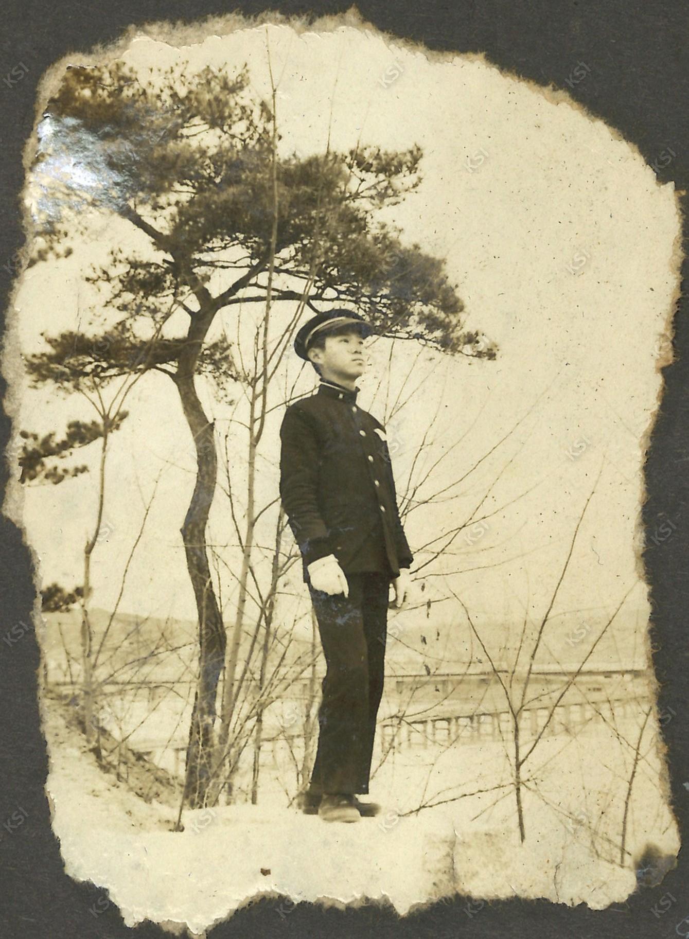 1969~1971년경 영호루 인근 언덕에서 안동인도교를 배경으로