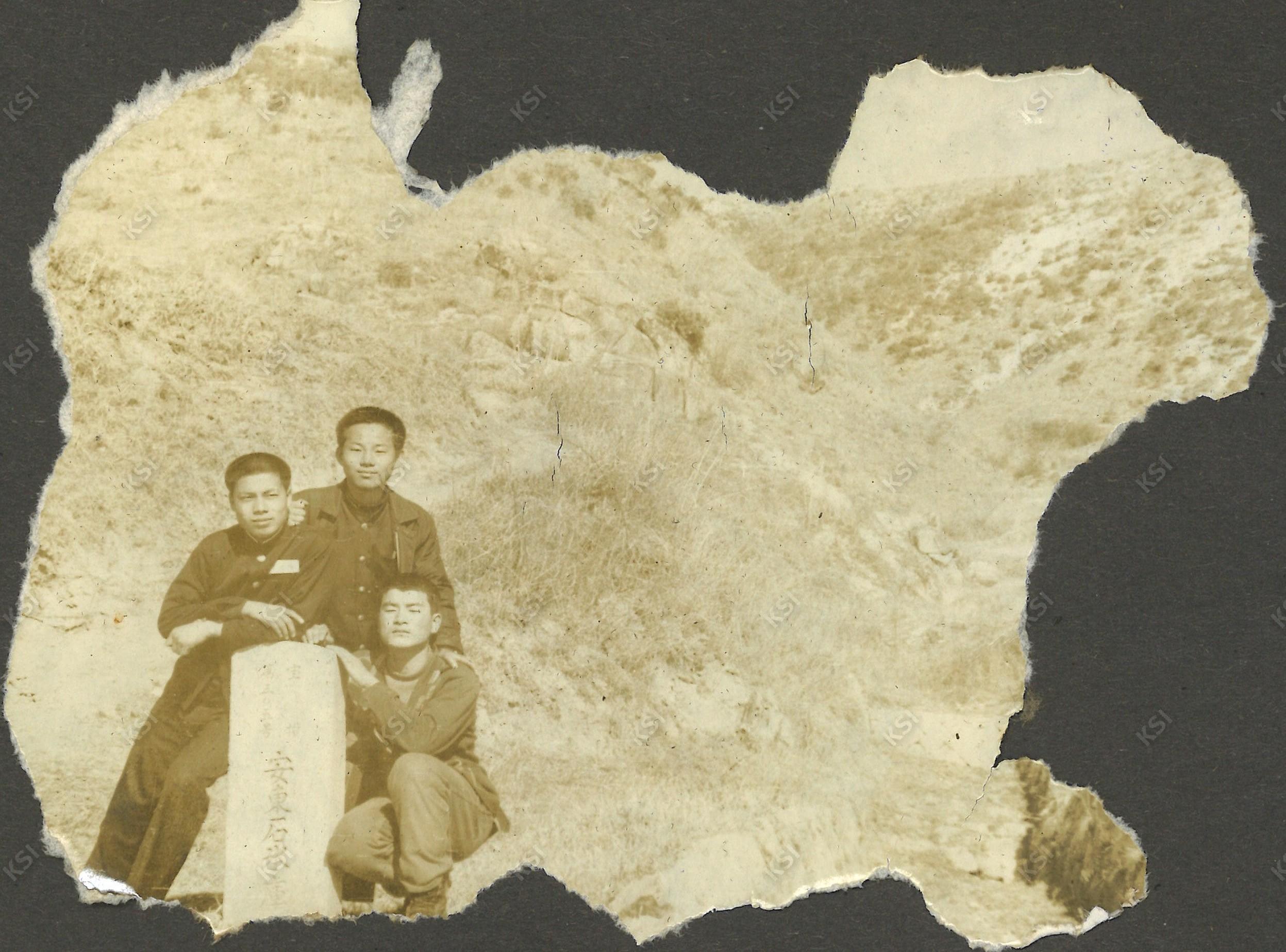 1969~1971년경 예안에 있던 안동석빙고에서 친구들과