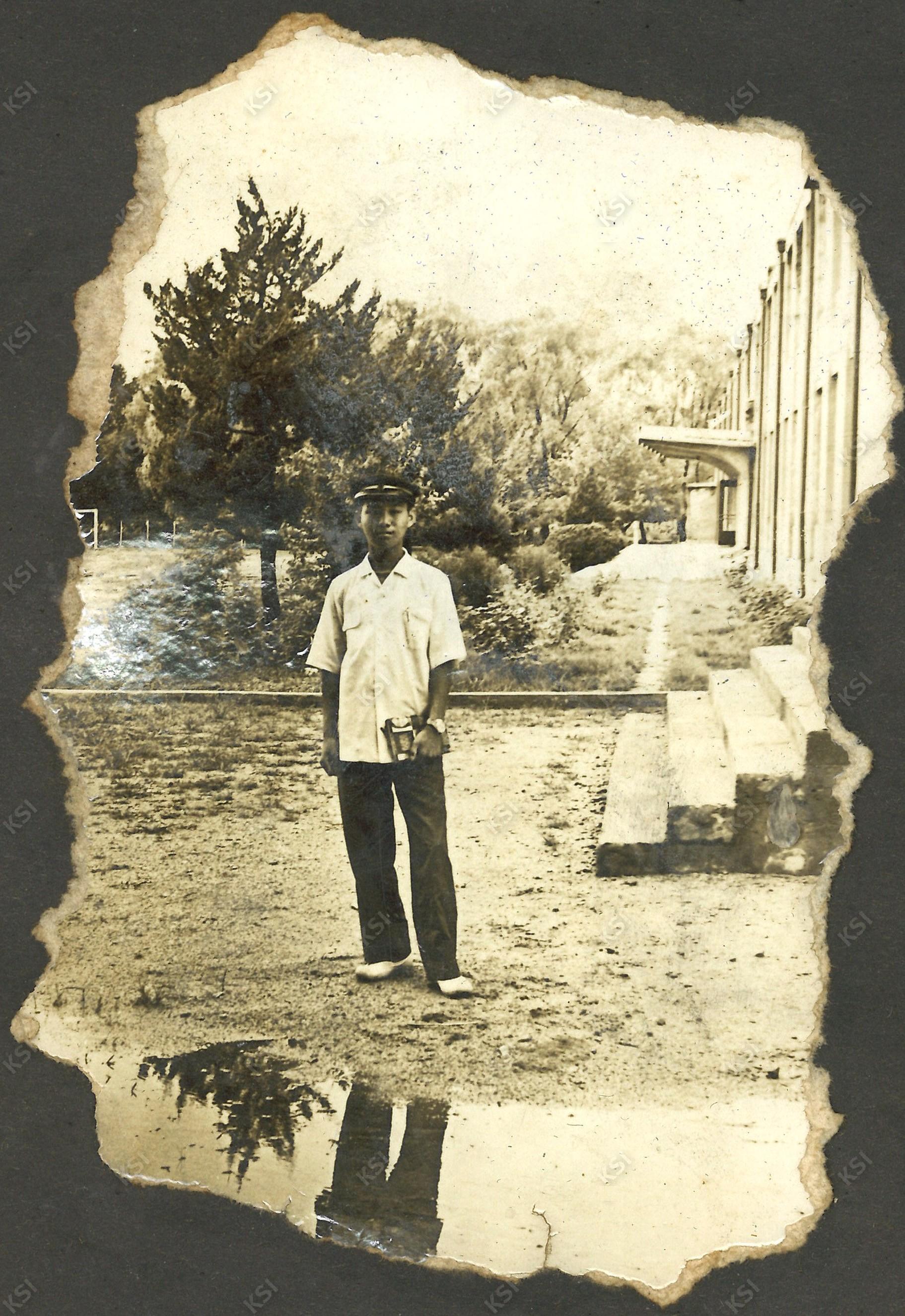 1969~1971년경 안동고등학교 교사 앞에서
