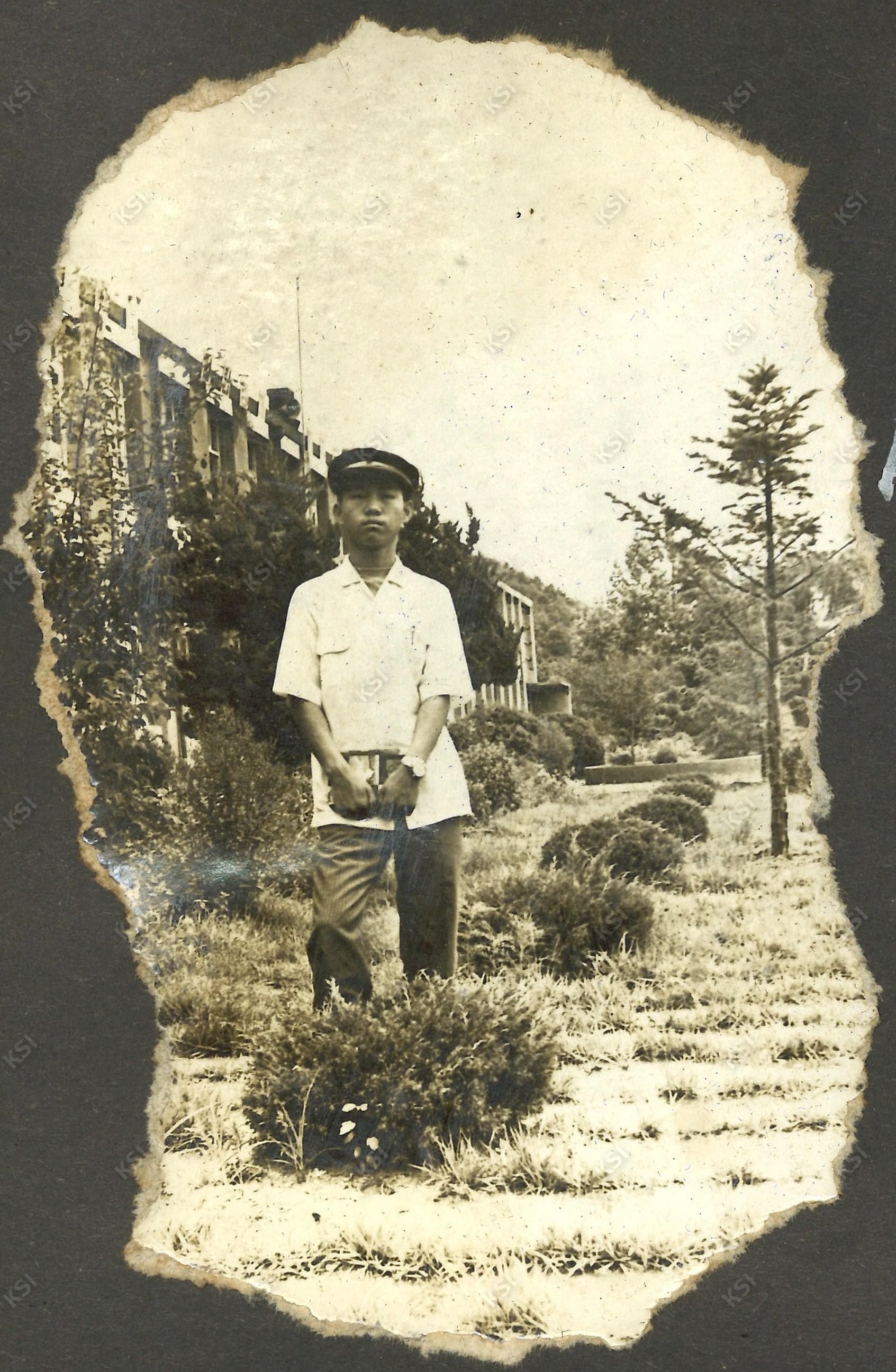 1969~1971년경 안동고등학교 교사 앞에서
