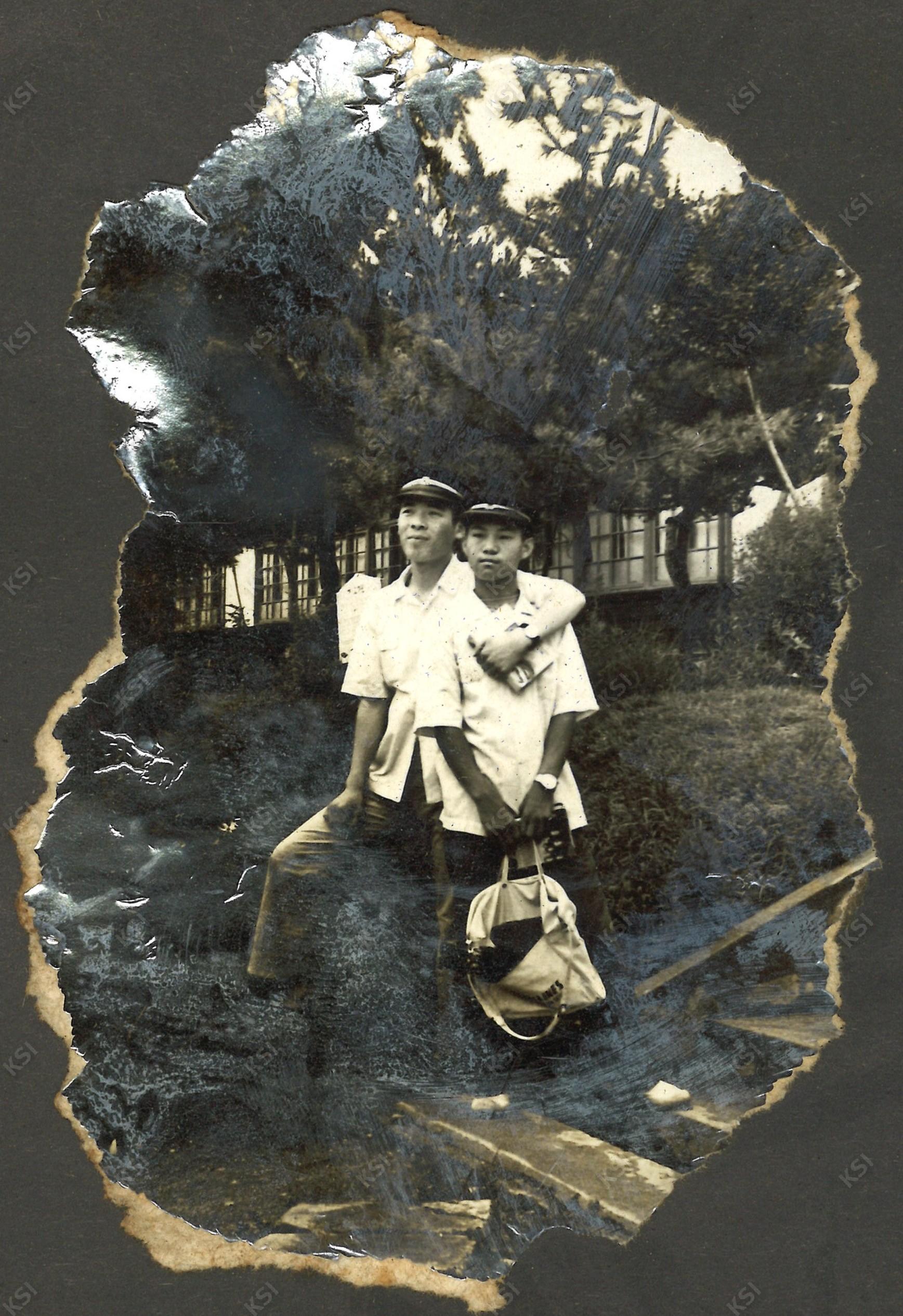 1969~1971년경 안동고등학교 교사 앞에서