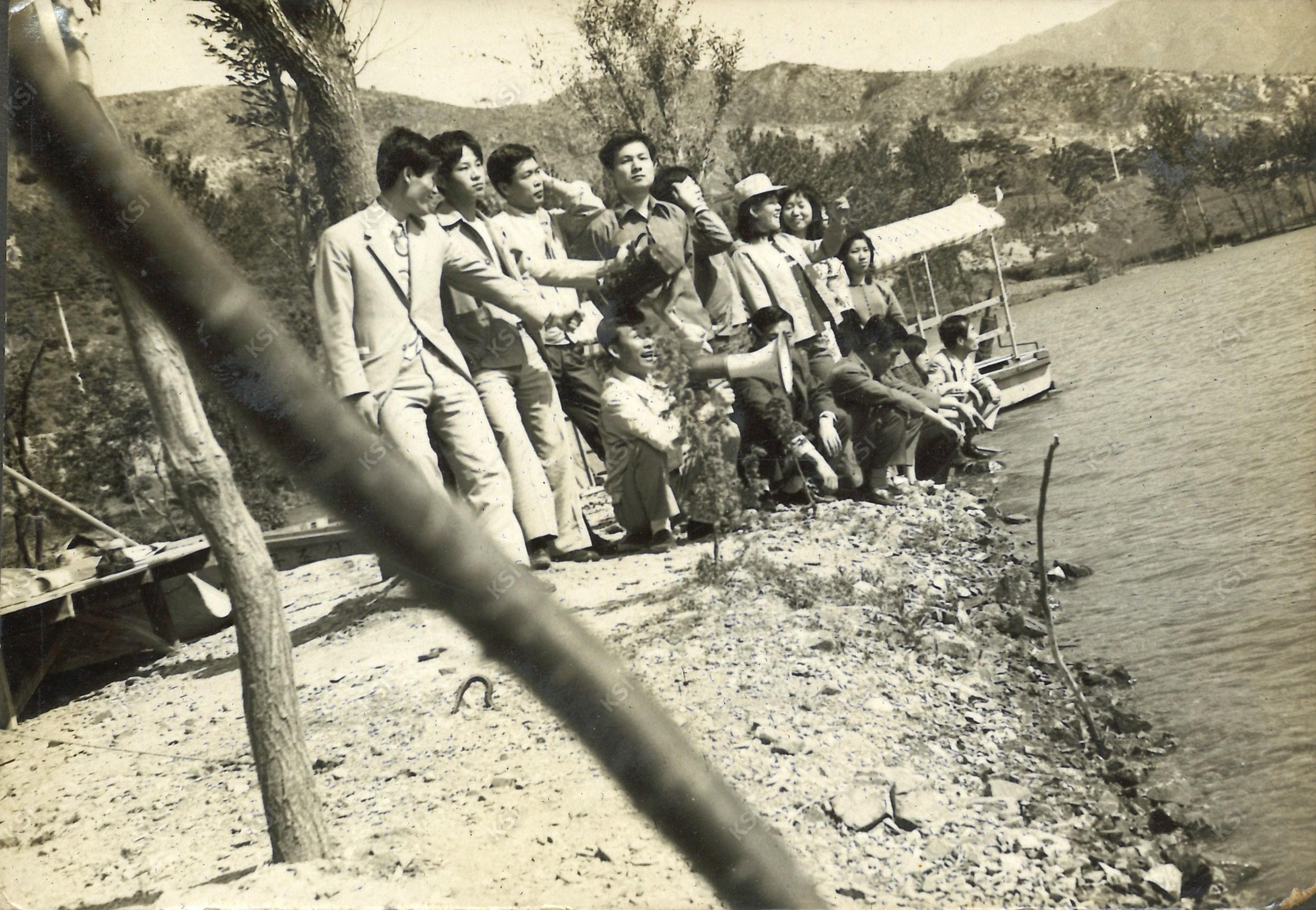 1970년대 초중반 대구 수성못 유원지에서