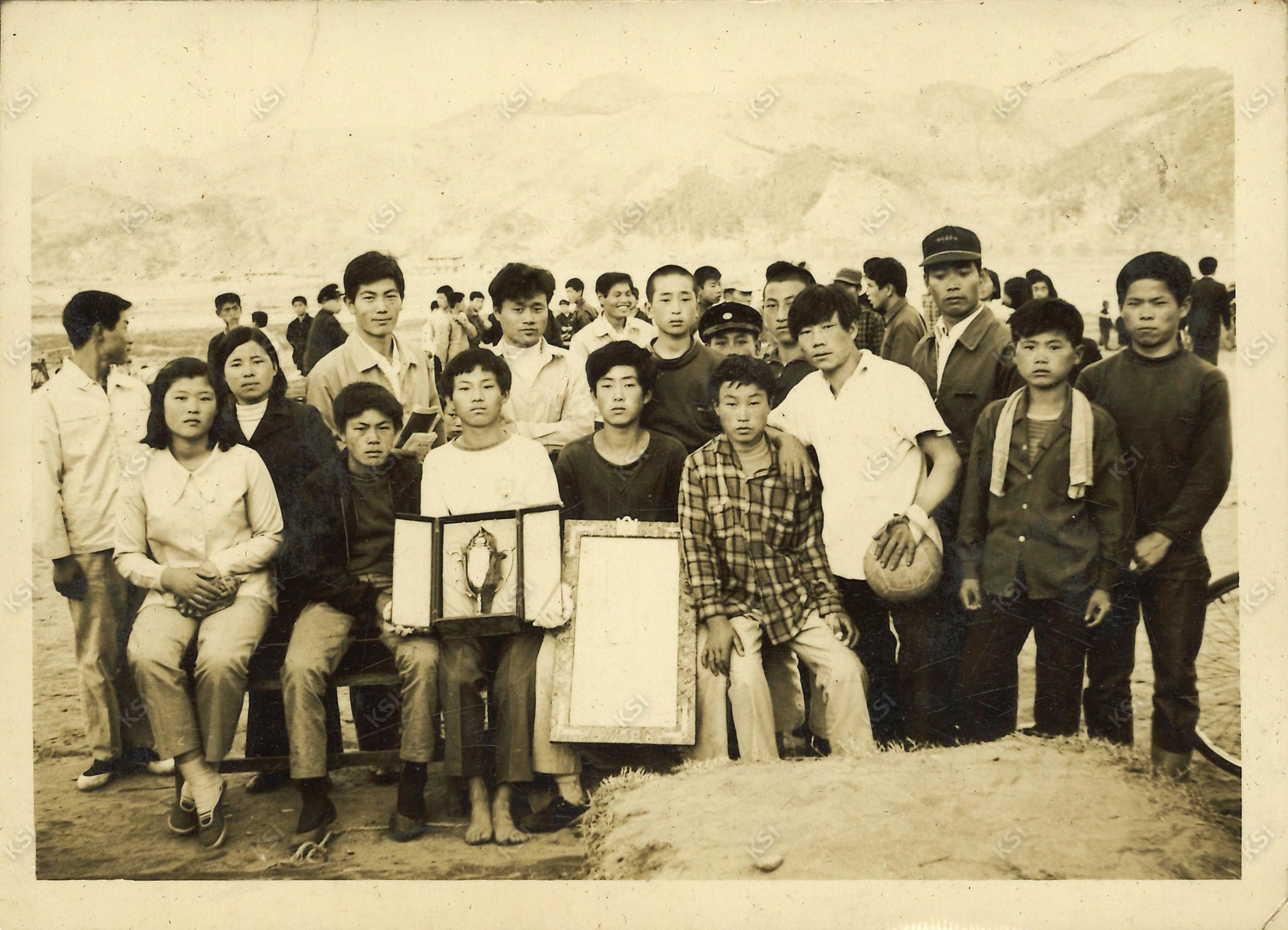 1970년대 초중반 안동 오천리 4H 활동 시절 상 받은 날