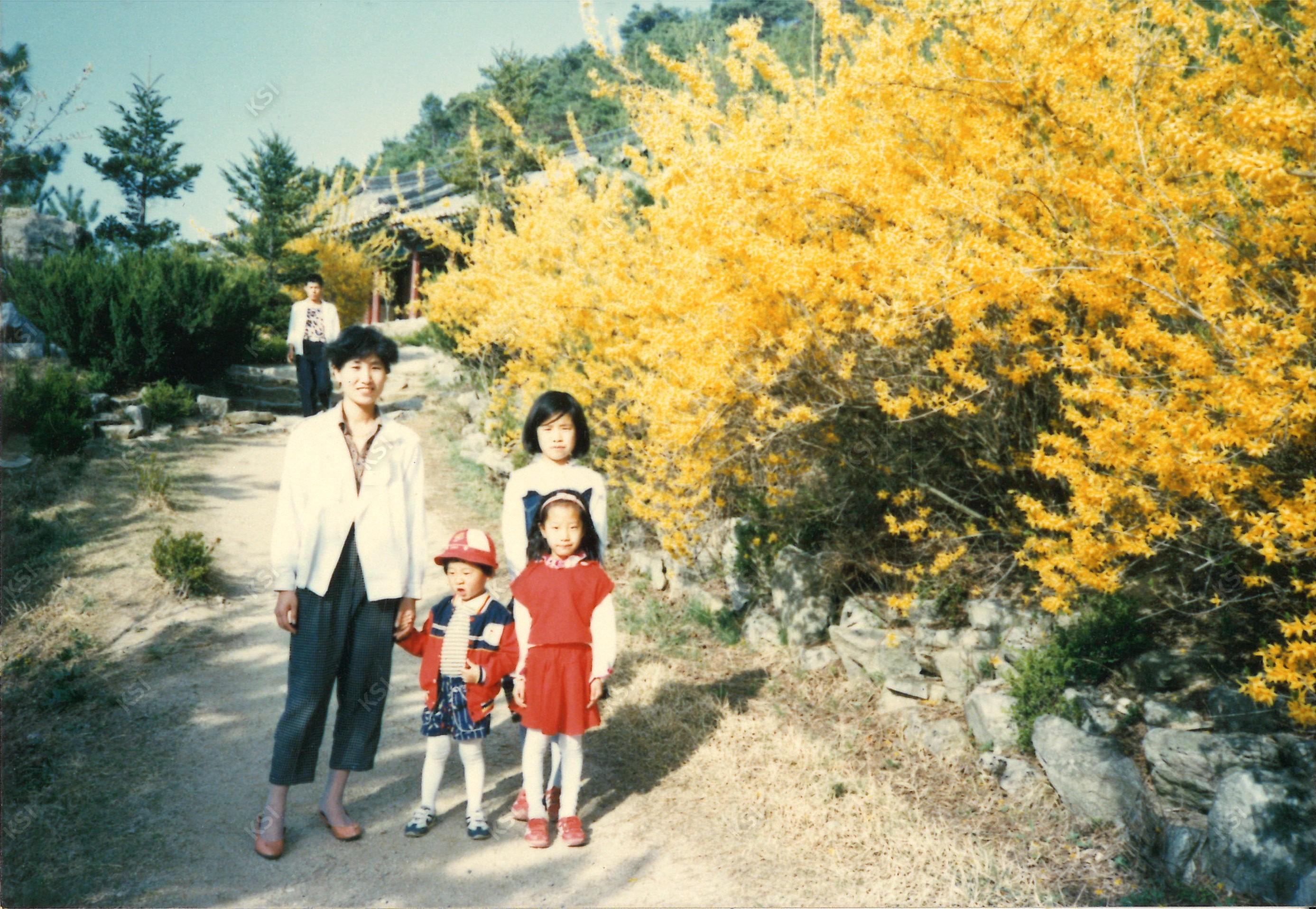 1985년 4월 선성현 객사 앞에서