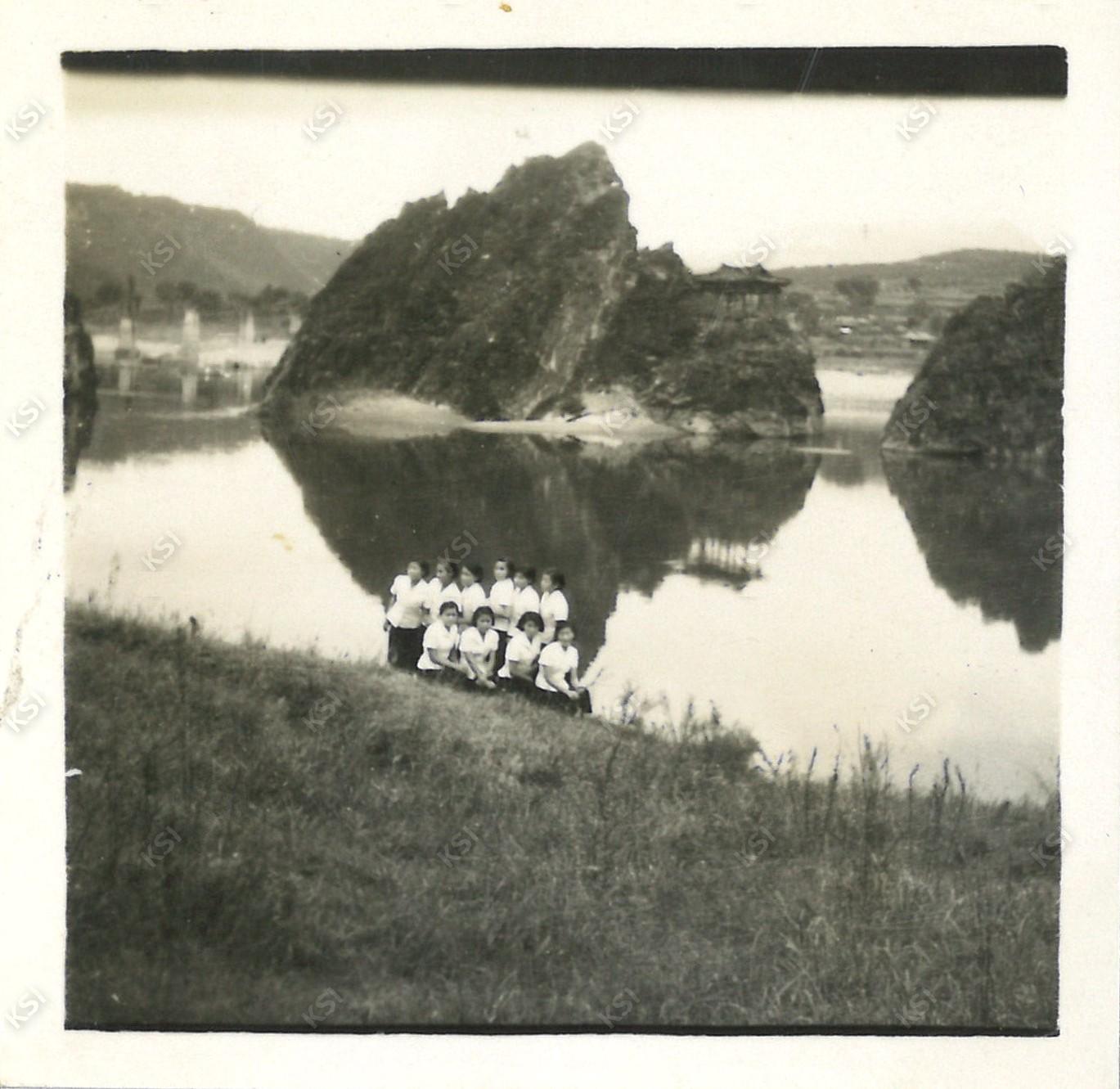 1950년대 후반 안동여고 도담삼봉 봄소풍