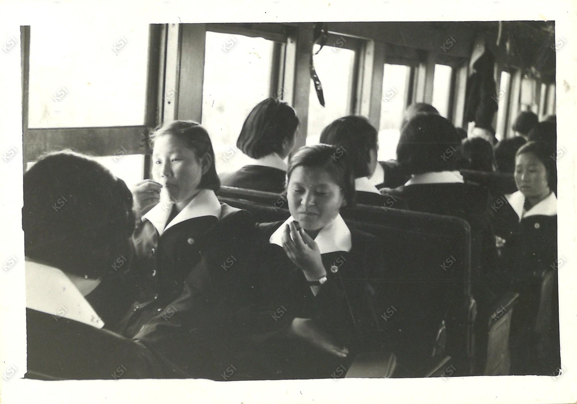 1950년대 후반 안동여고 수학여행 기차 안에서