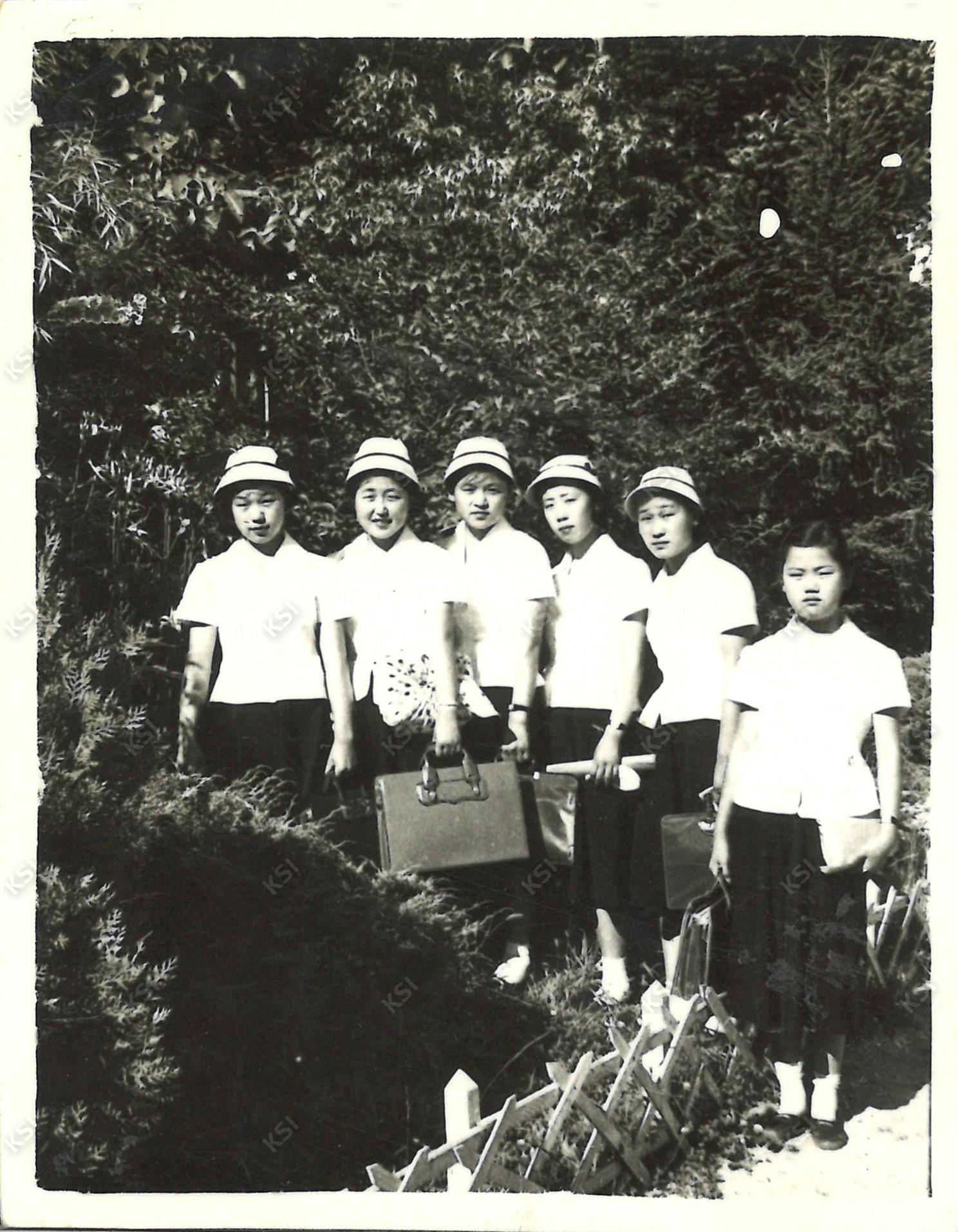1950년대 후반 안동여고 교정에서