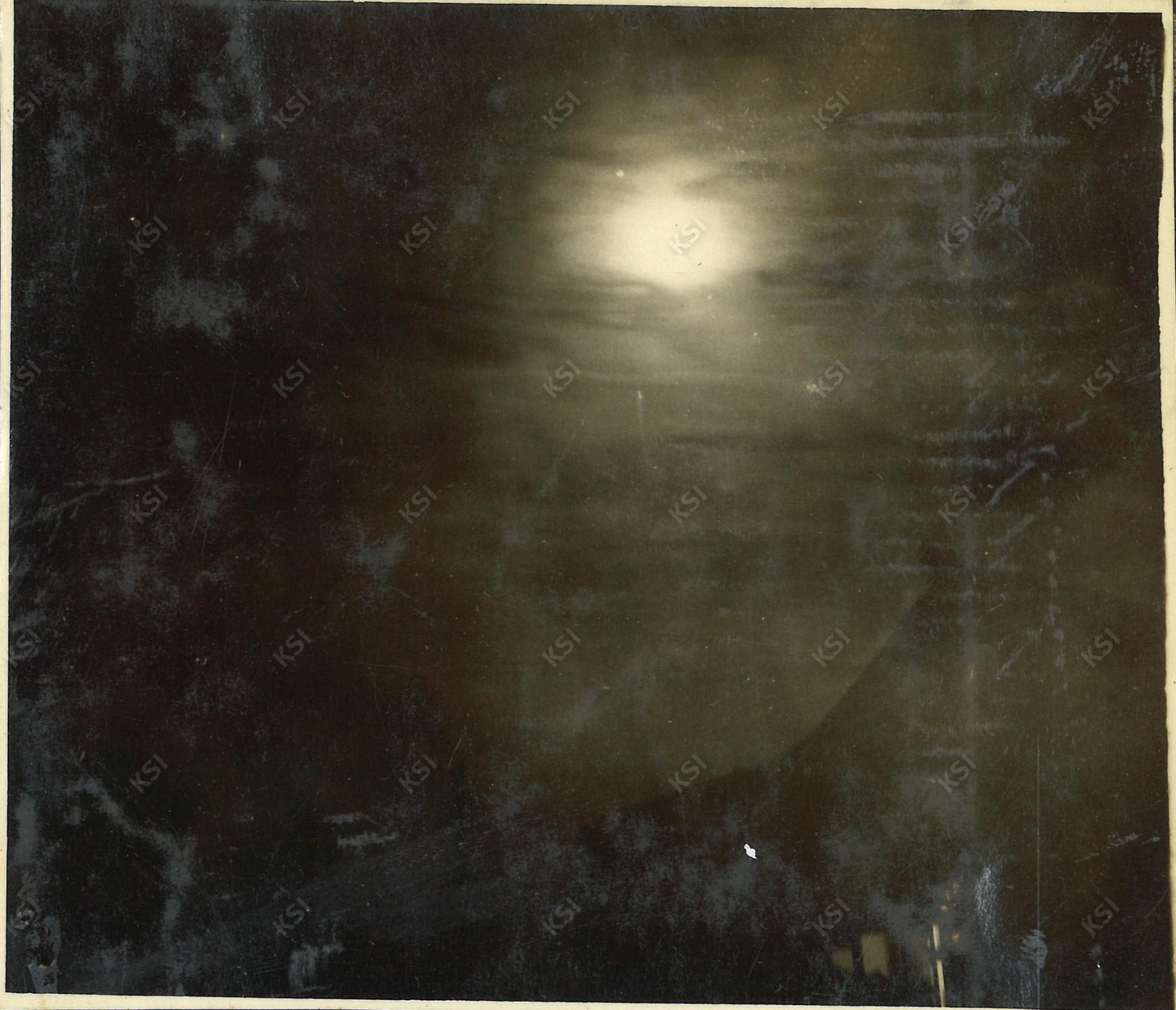 1960년대 달 뜬 하늘
