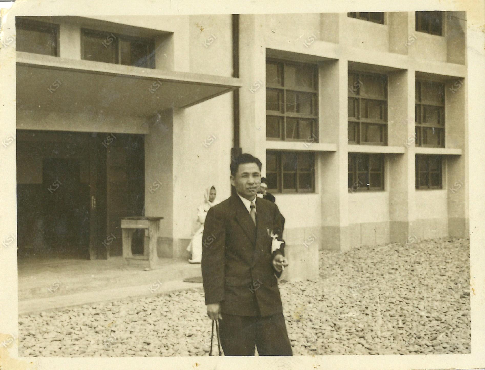 1960년대 안동농업초급대학 본관에서