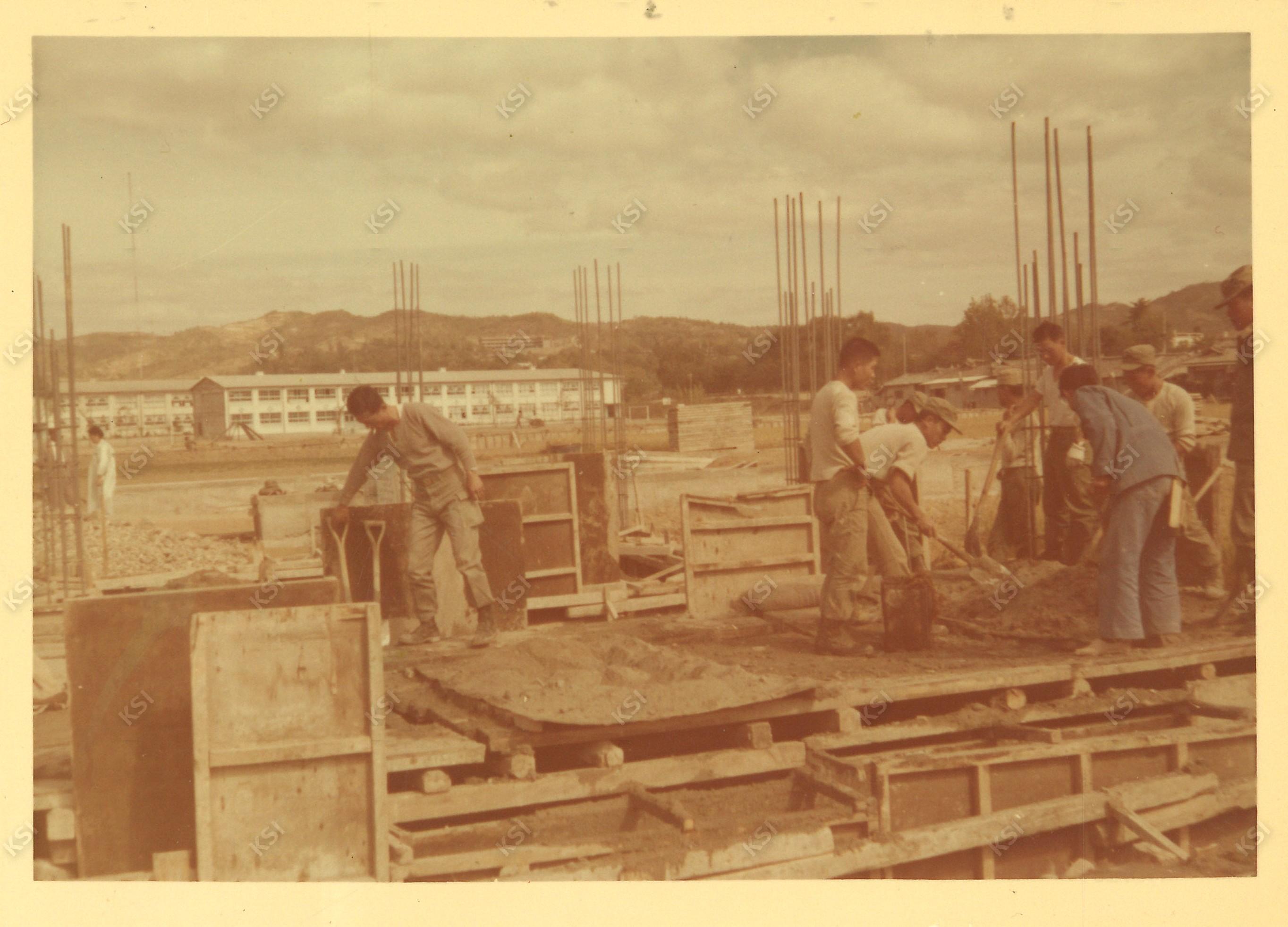 1960년대 안동초등학교 건설 현장
