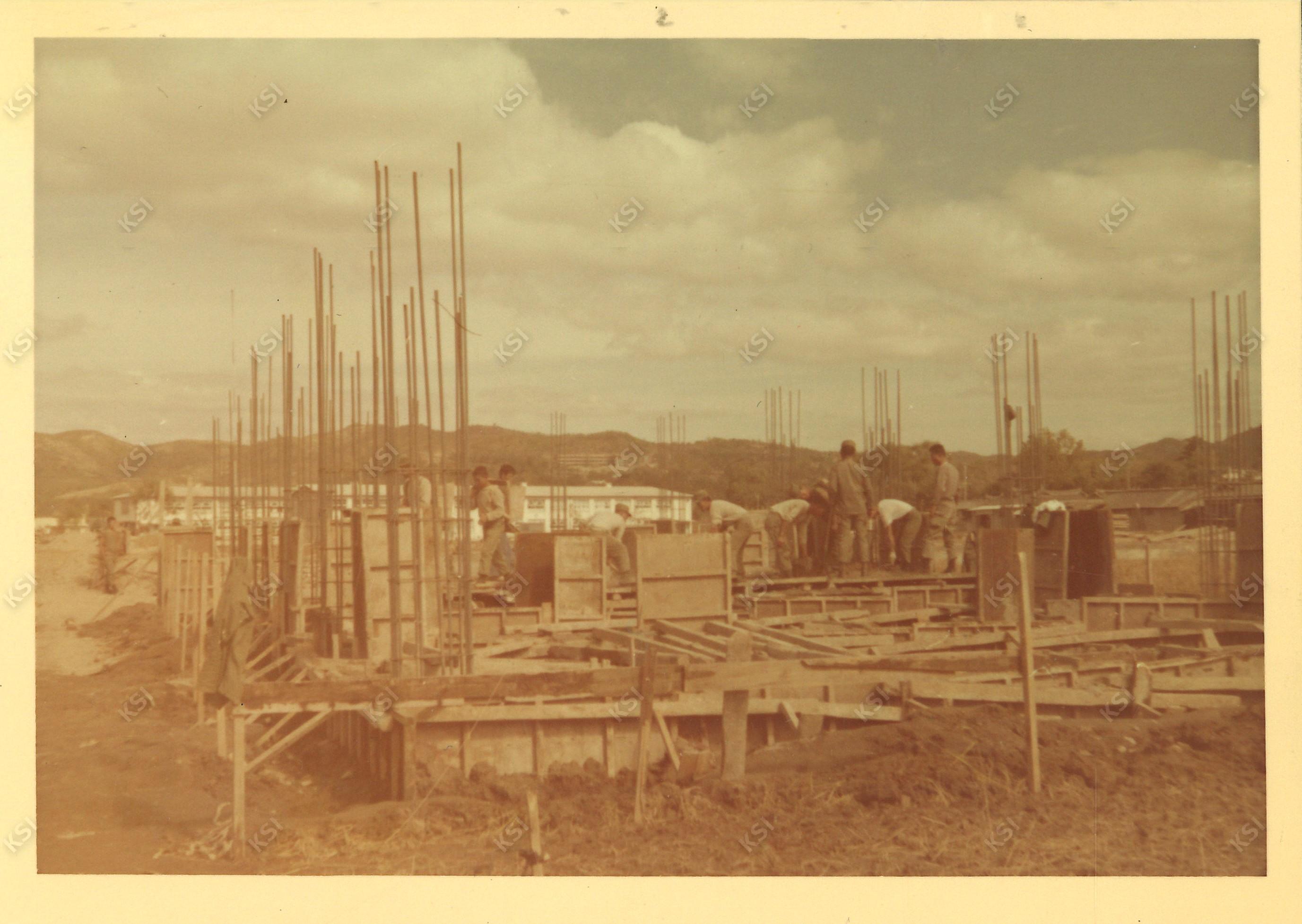 1960년대 안동초등학교 건설 현장