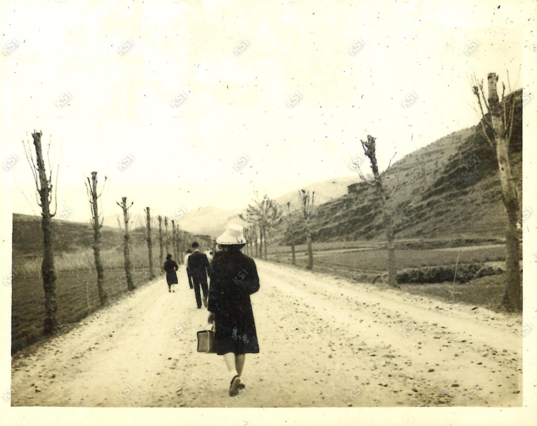 1962~1963년경 암산유원지 소풍 후 귀가하는 길에서
