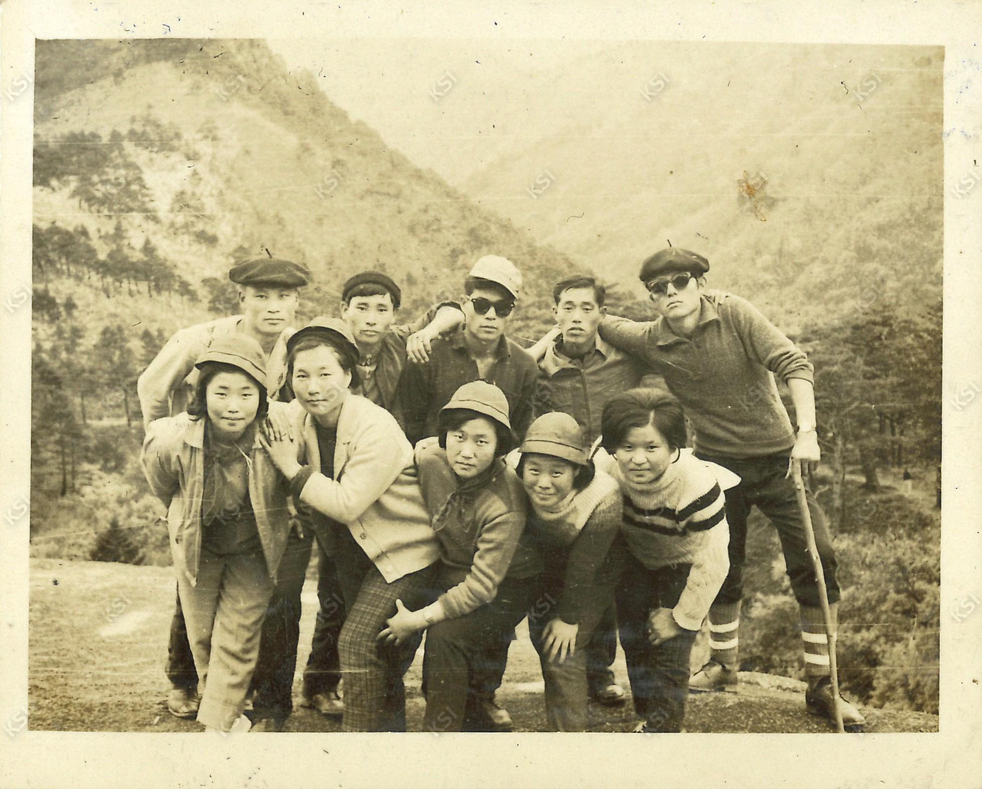 1962~1963년경 안동농업초급대학 졸업여행 설악산에서