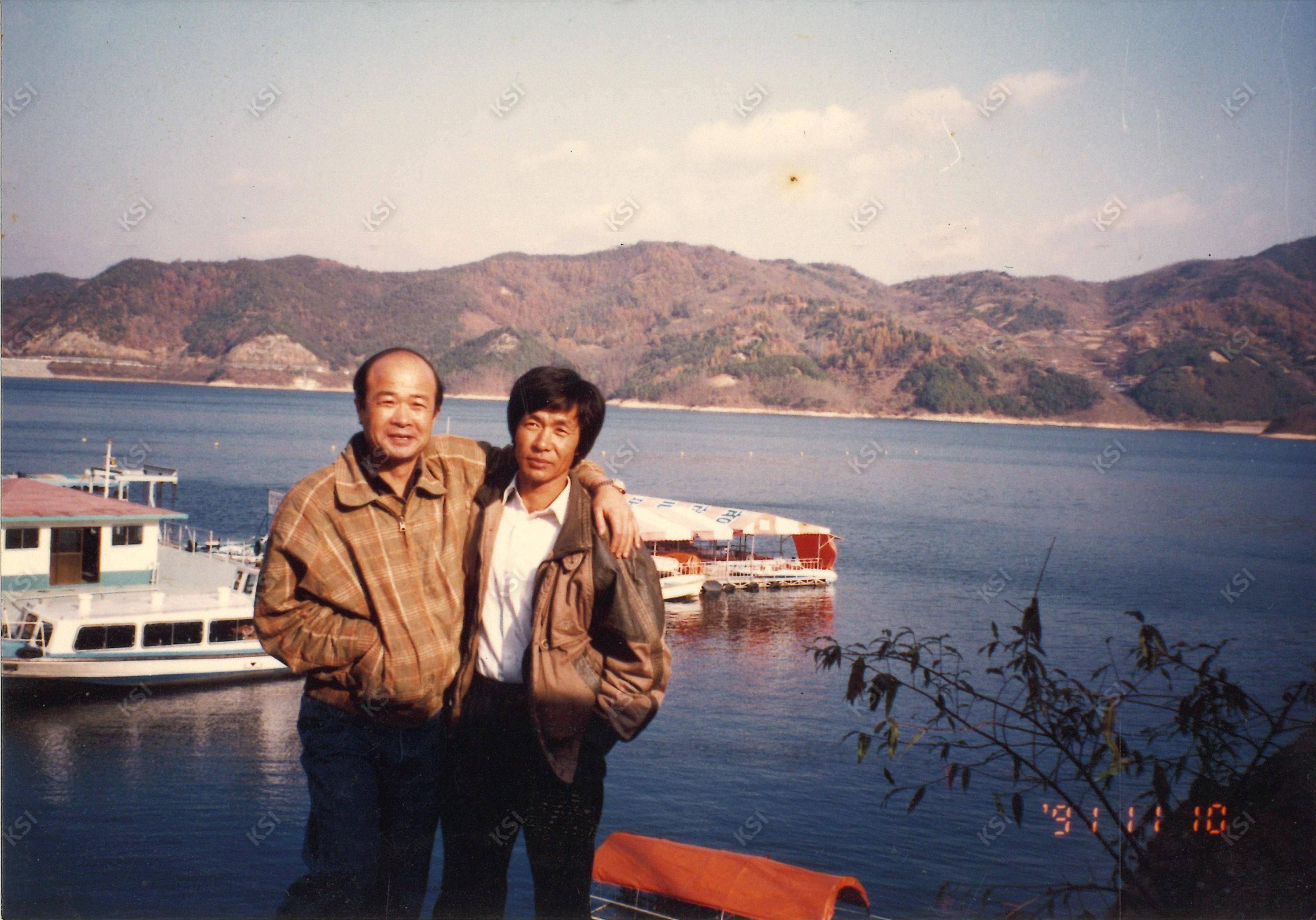 1991년 안동댐 선착장에서
