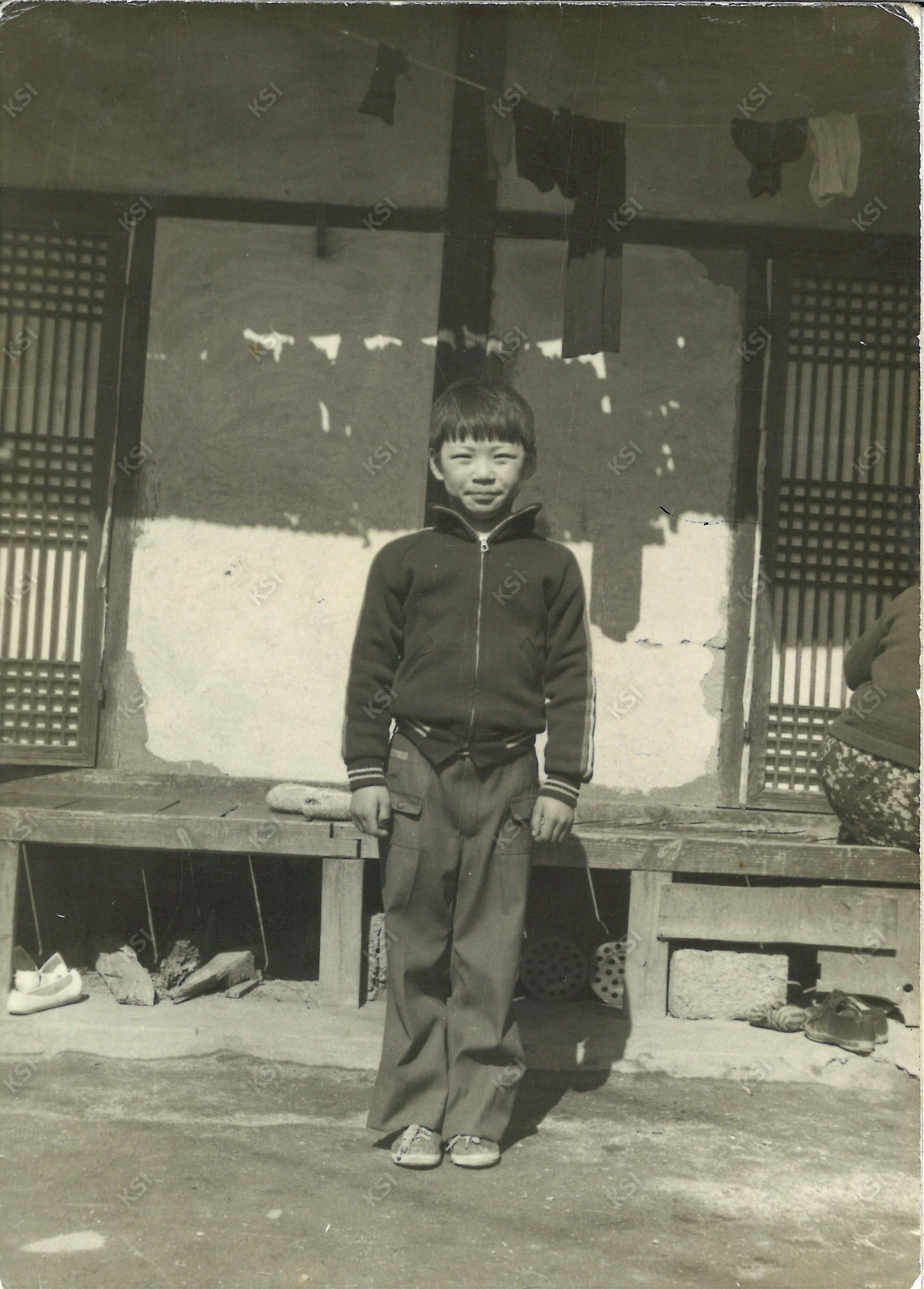 1976년 12월 안흥동 집 툇마루에서