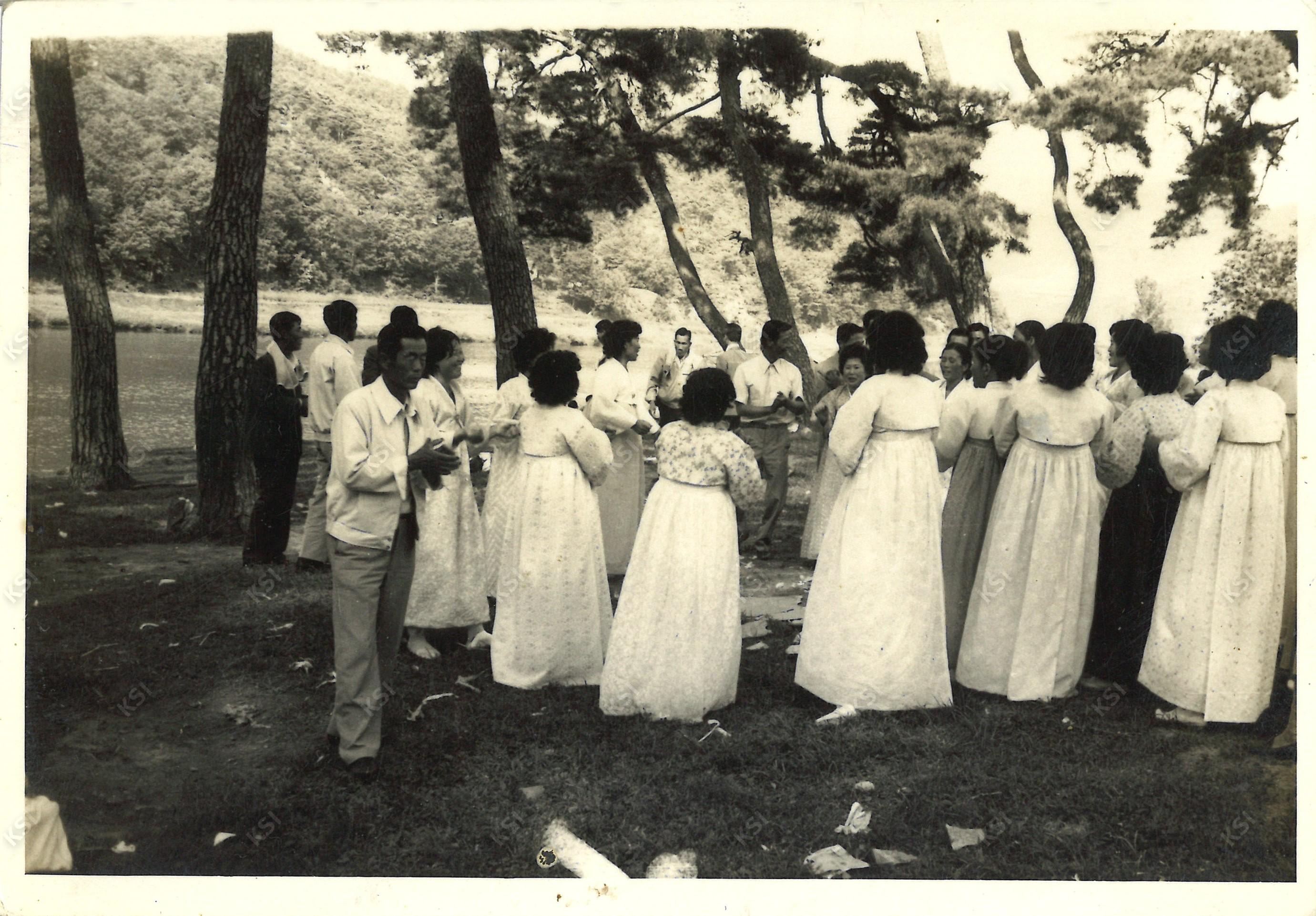 1960년대 임하 백운정 나들이