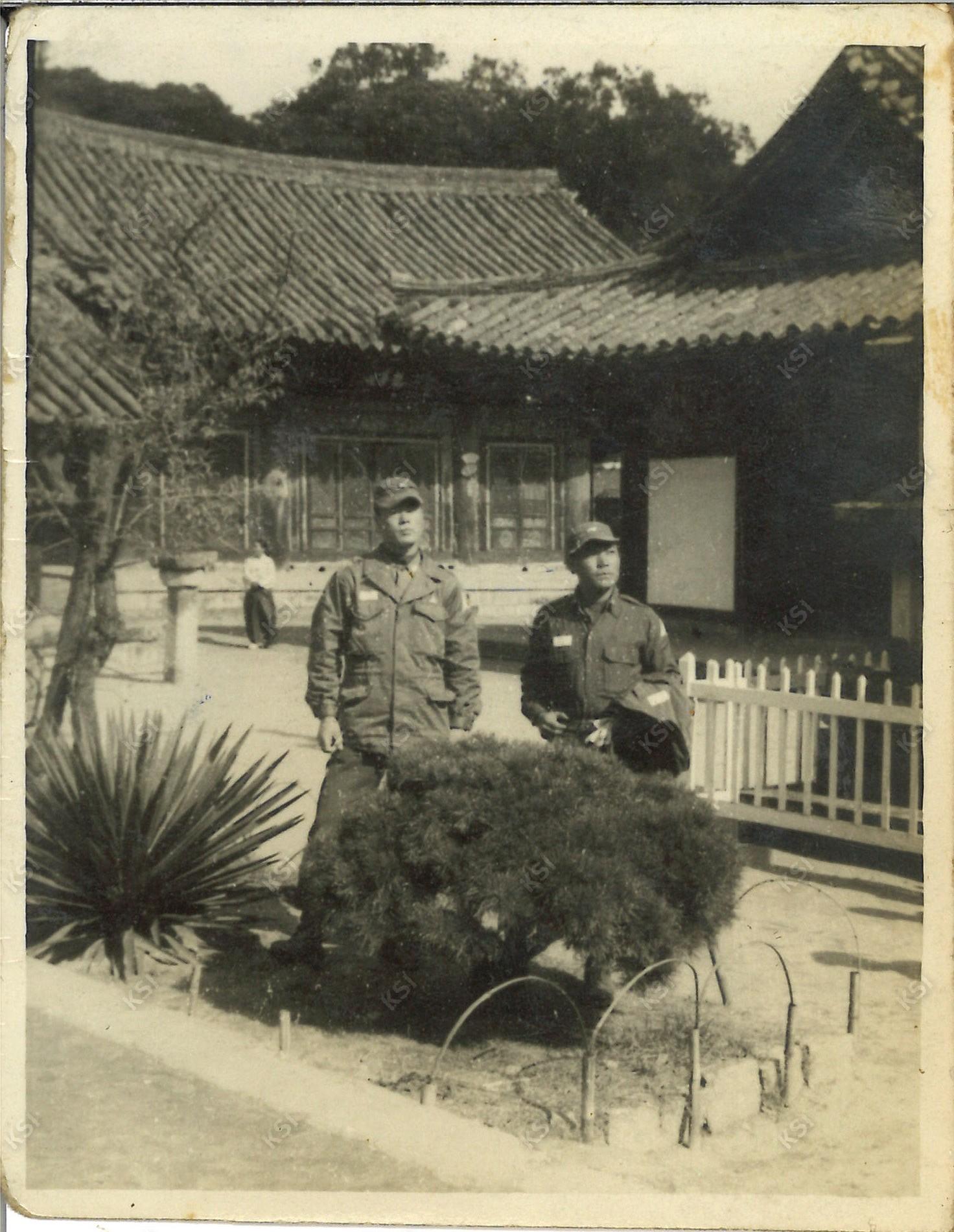 1962년 양산 통도사에서