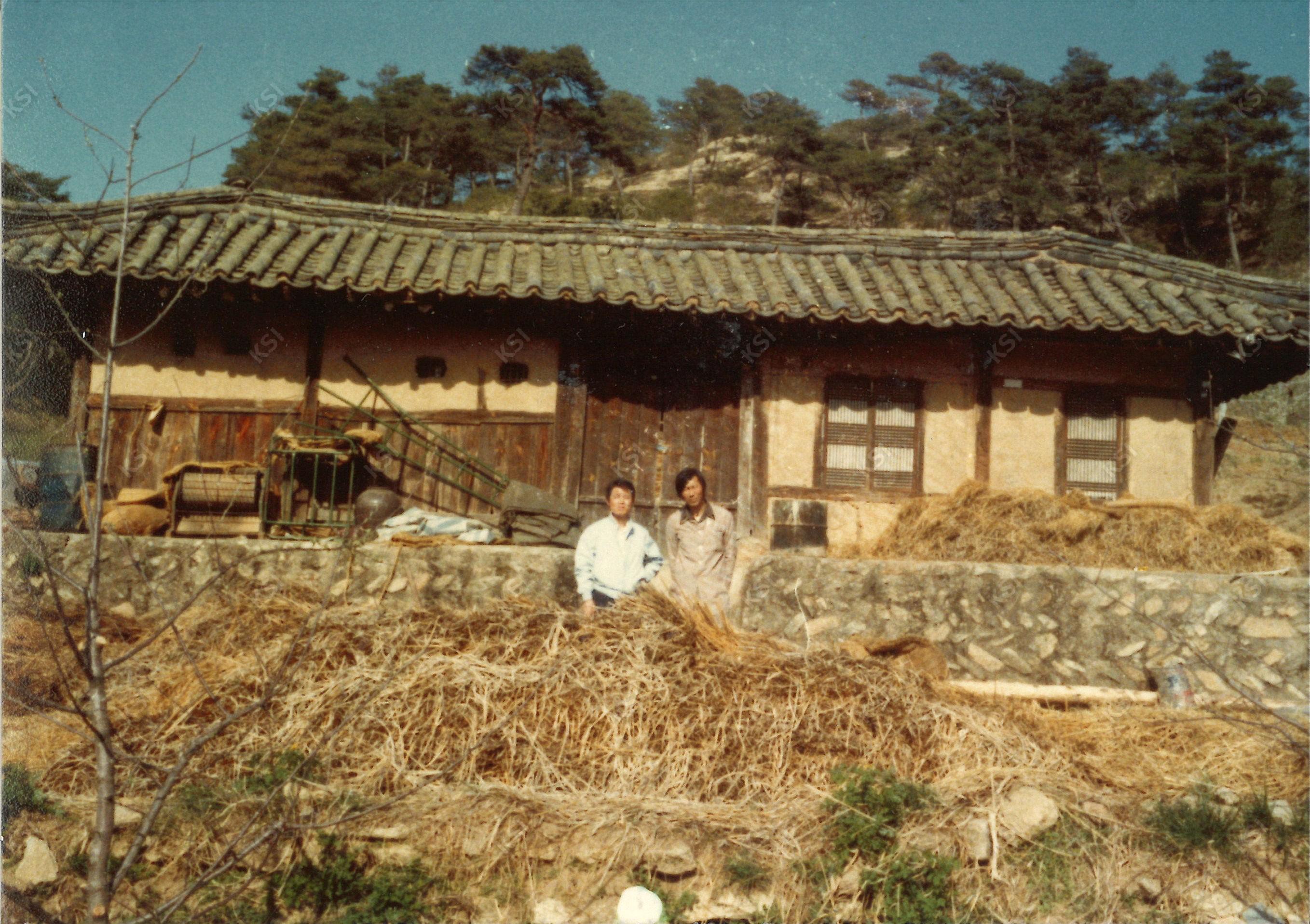 1970년대 범바우 재실에서