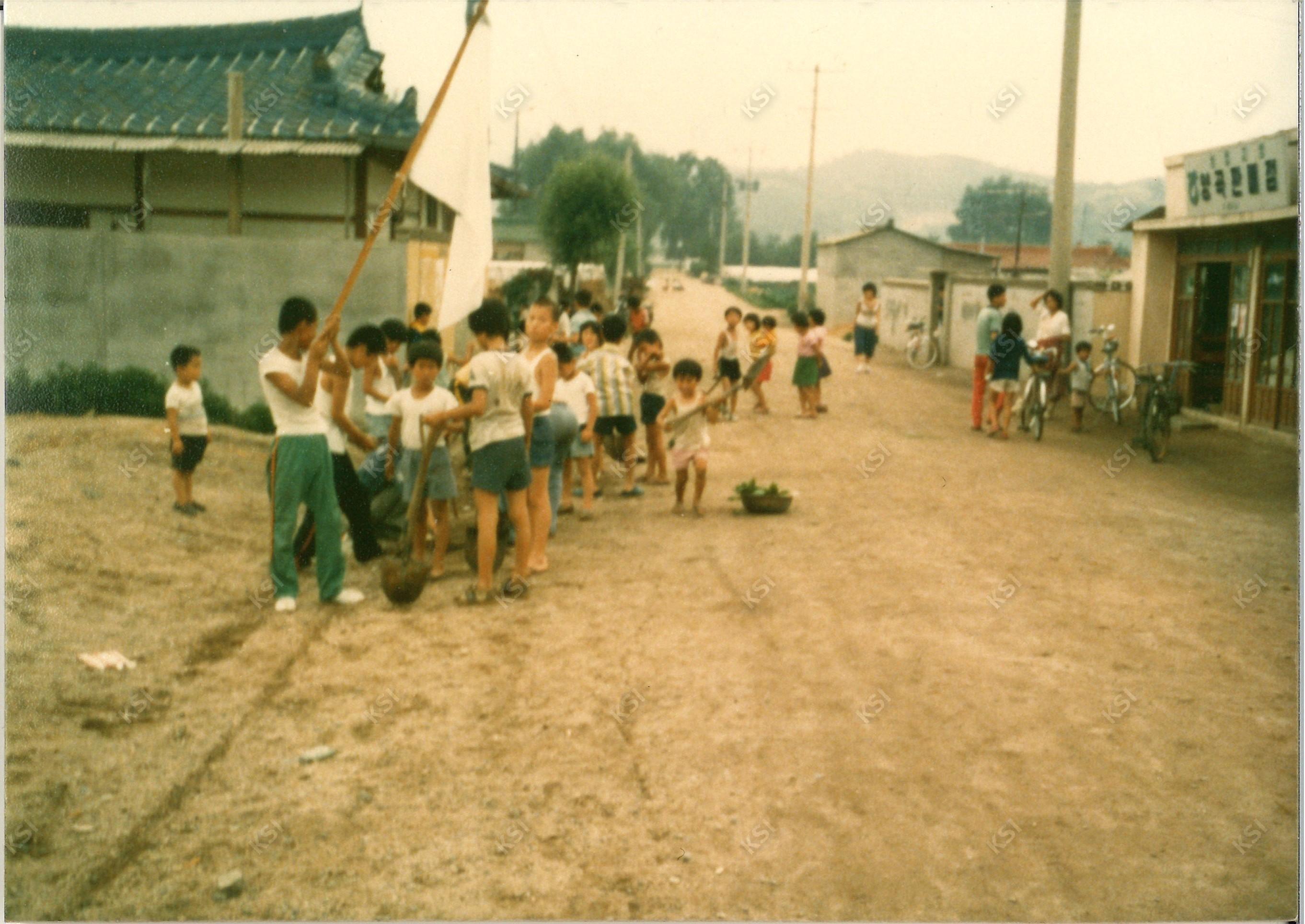 1970년대 용성동 새마을운동 꽃길 조성