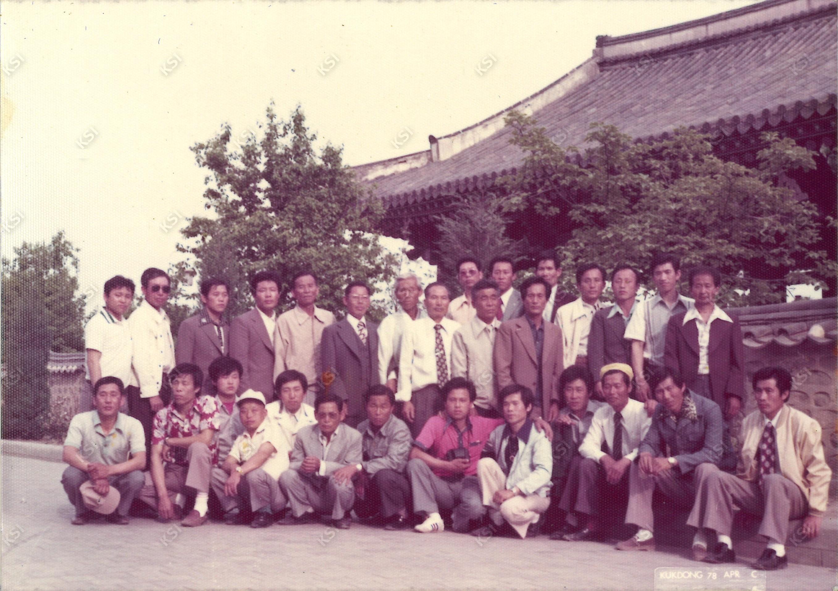 1978년 촉석루를 배경으로 단체사진