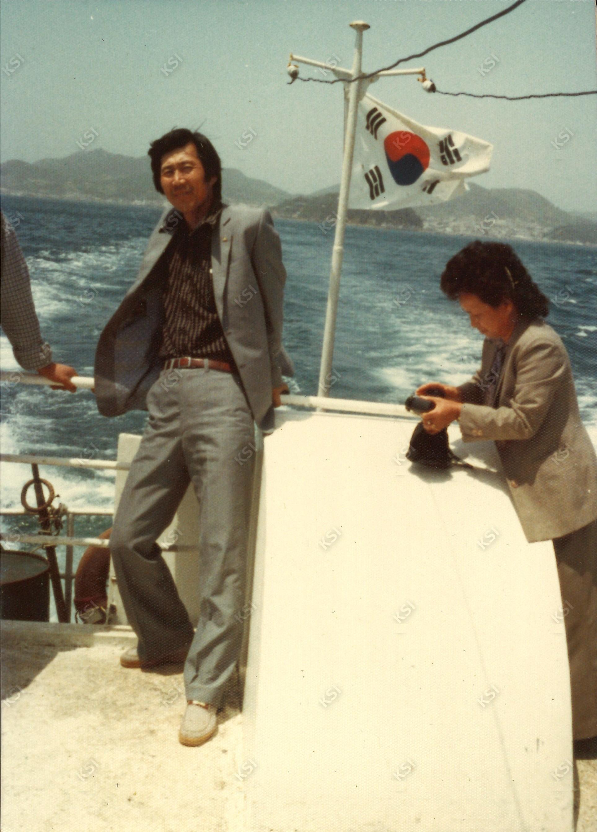 1980년대 바다 유람선에서