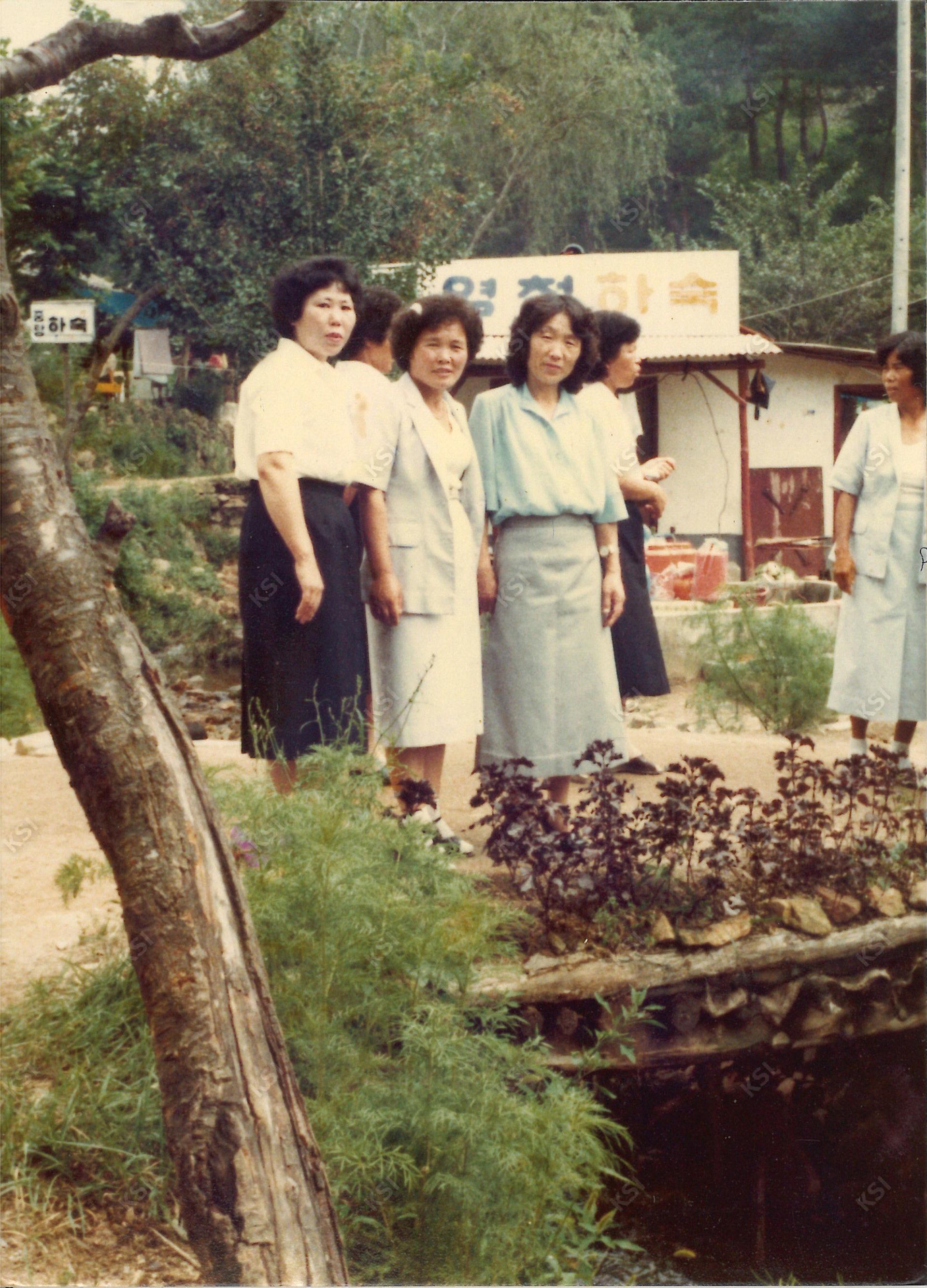 1980년대 영천하숙 앞에서