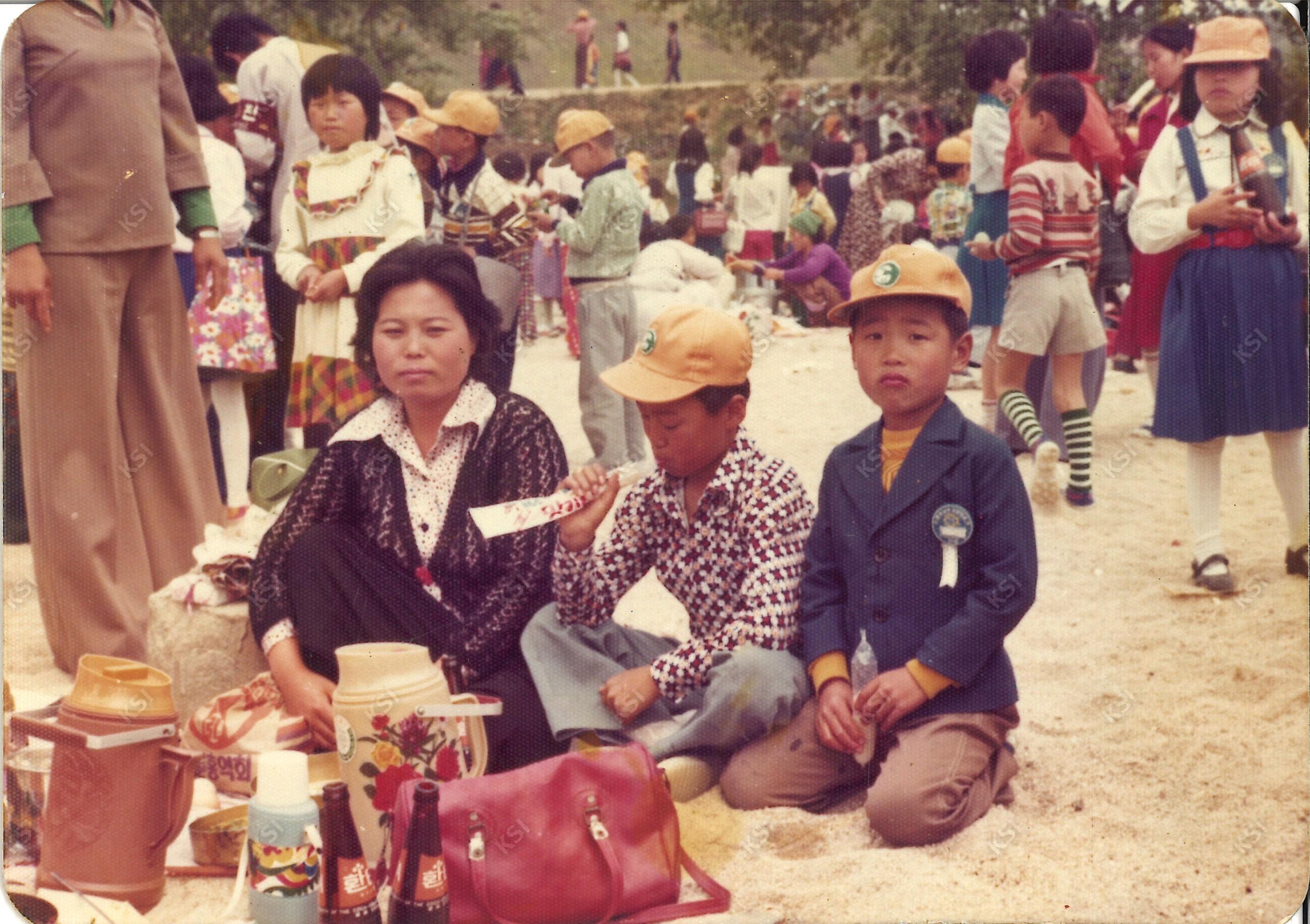 1970년대 후반 남부국민학교 소풍 점심시간