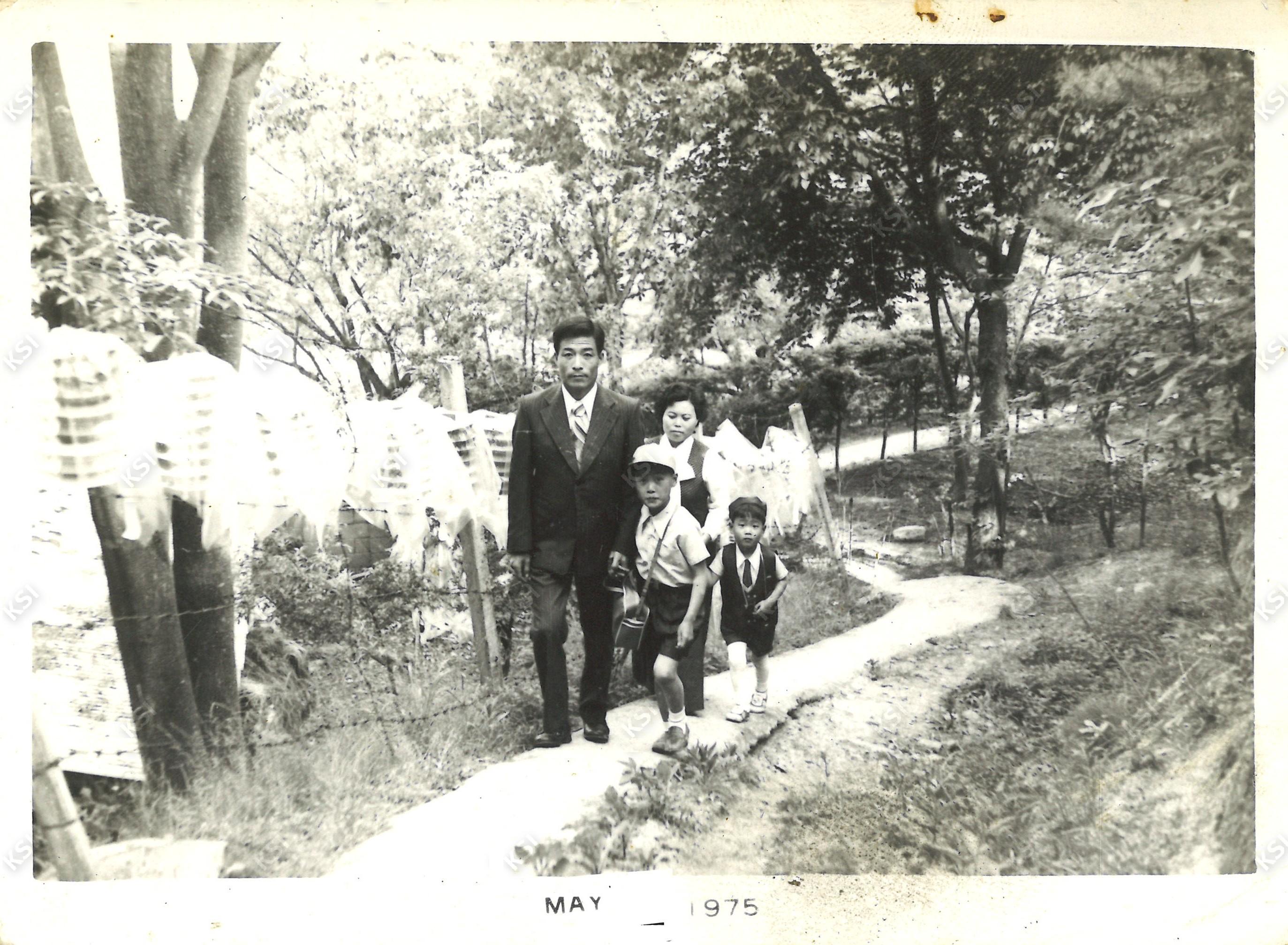 1975년 음력 4월 7일 영주 흑석사 나들이