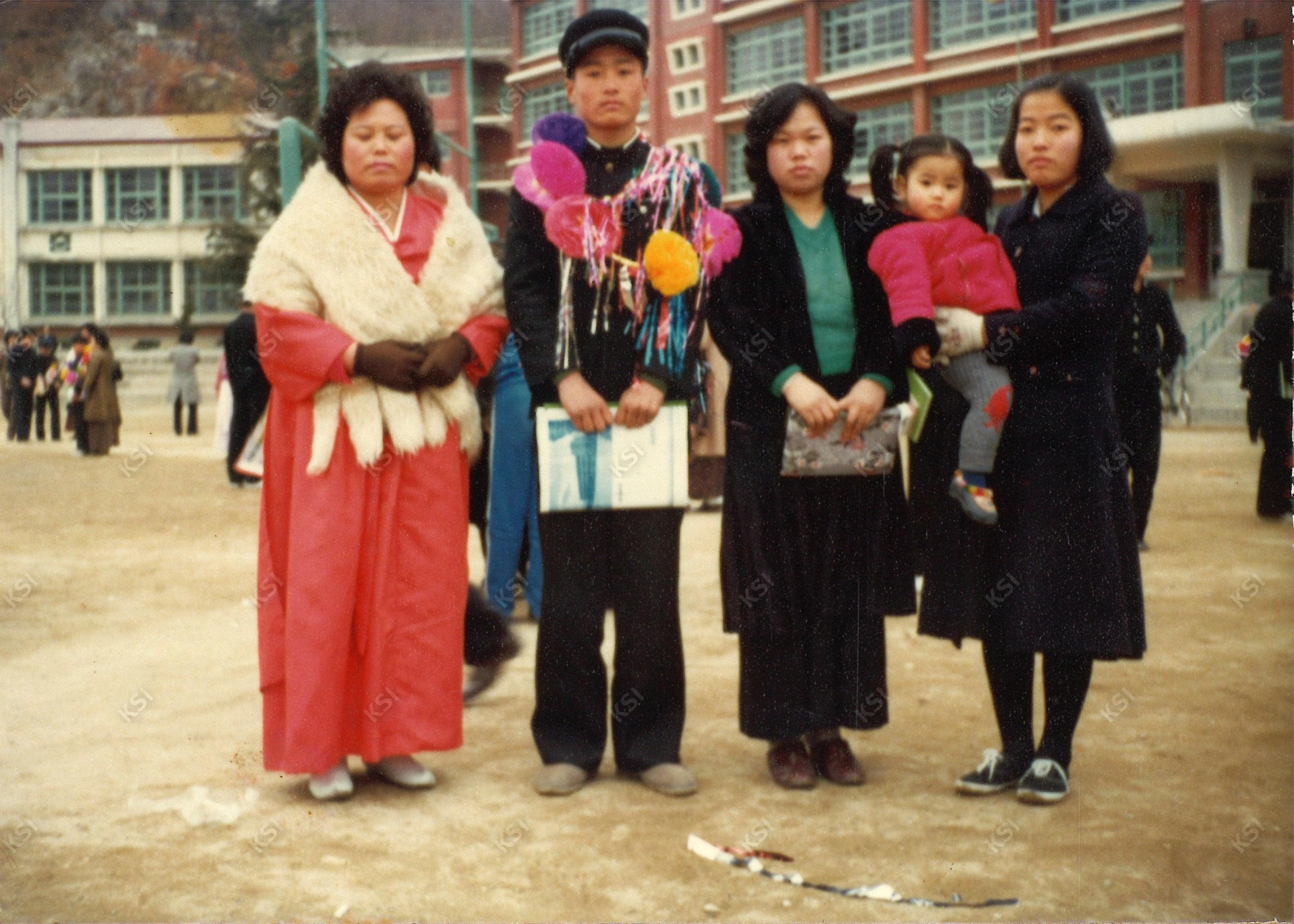 1980년대 초반 경덕중학교 졸업식