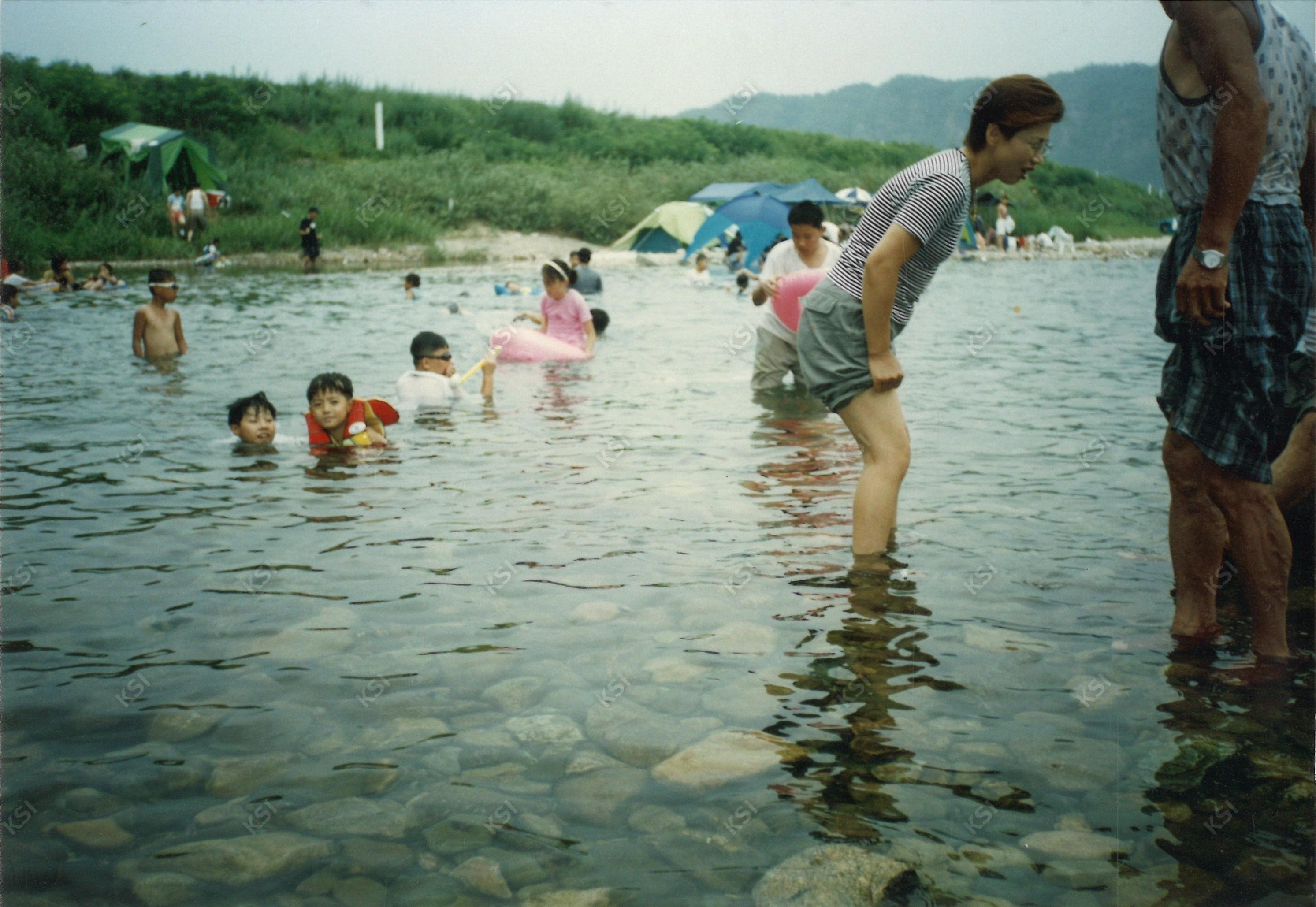 1990년대 초반 길안천 물놀이