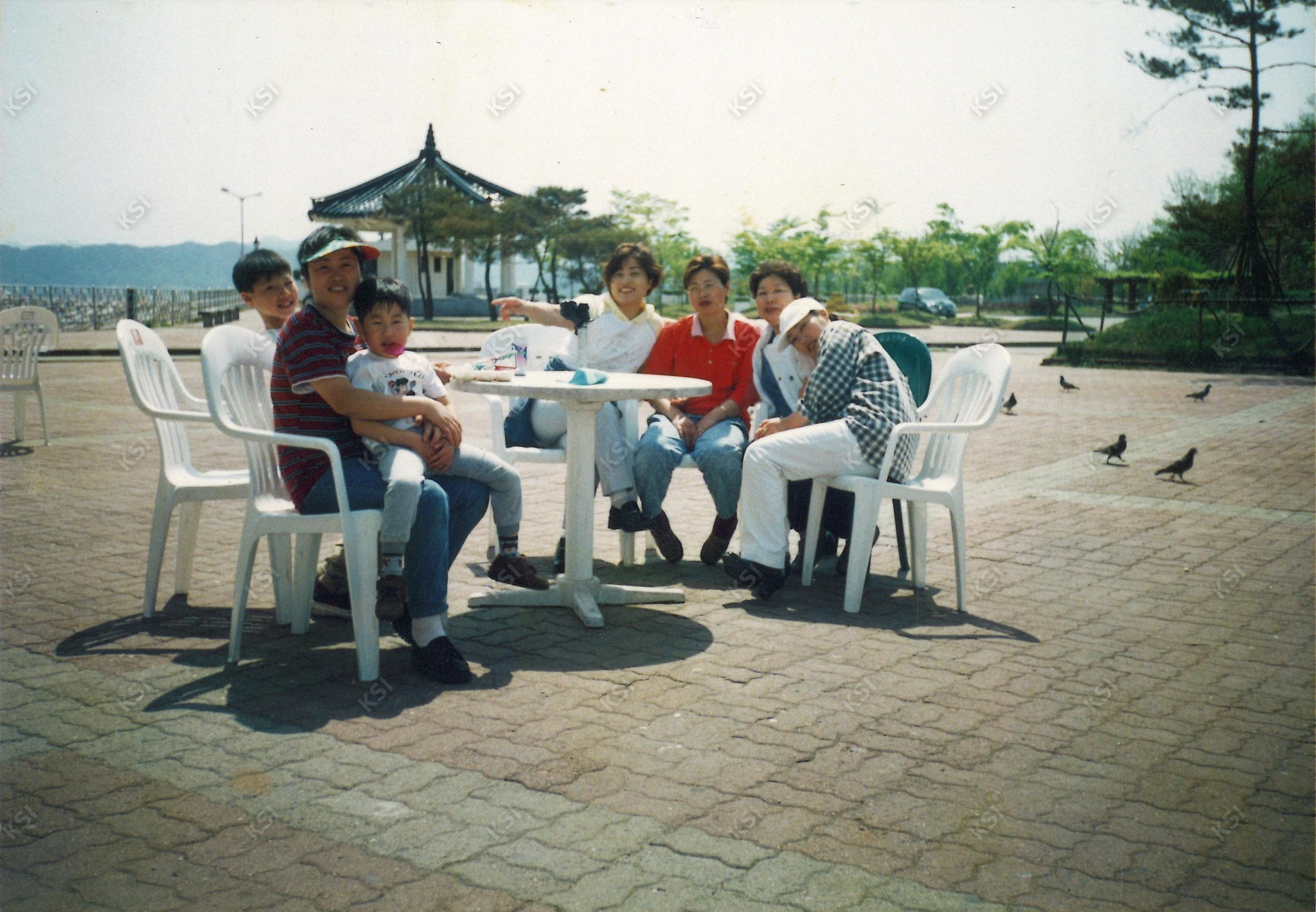 1990년대 초반 안동댐 정상에서