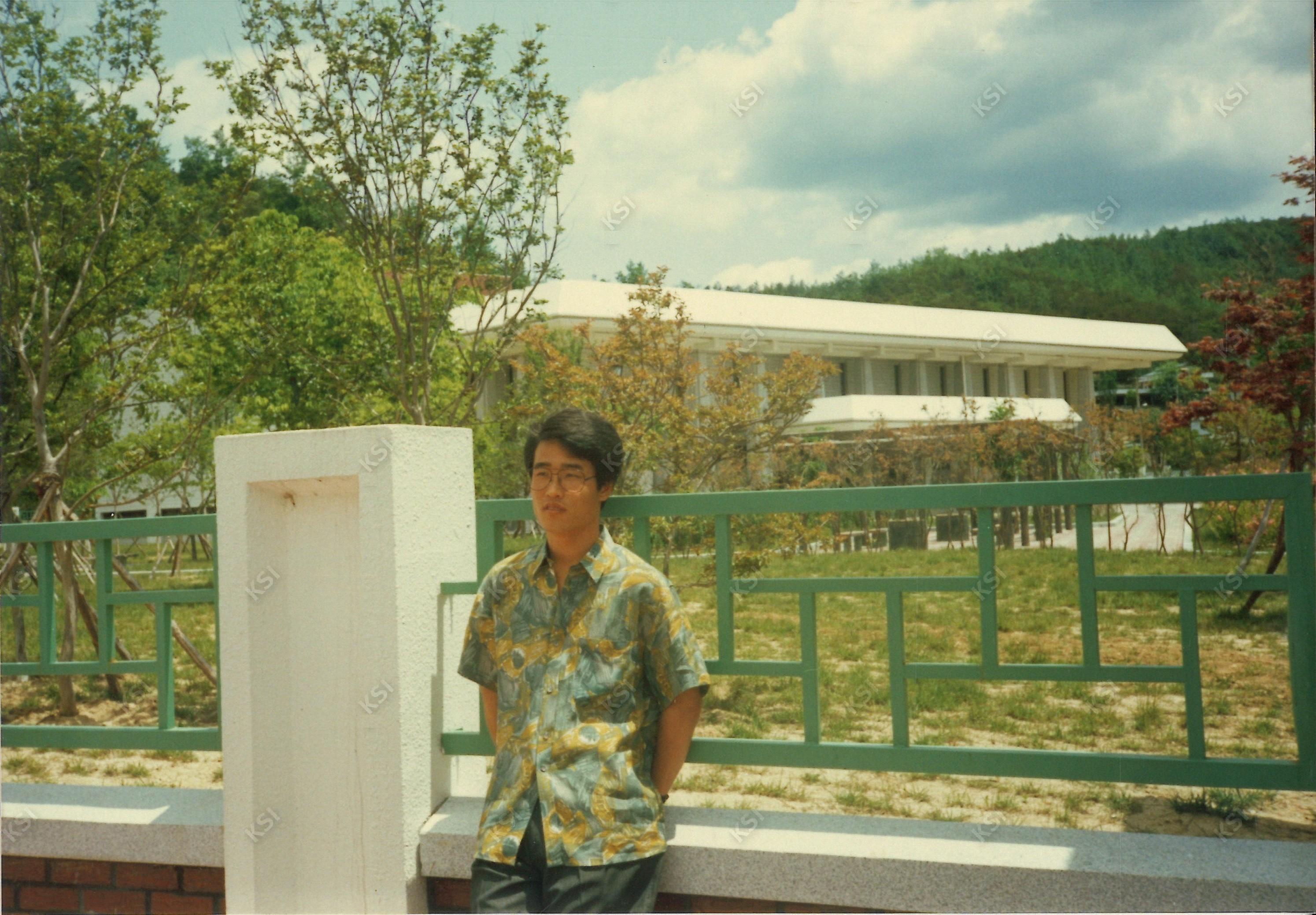 1990년대 초반 안동시립박물관 앞에서