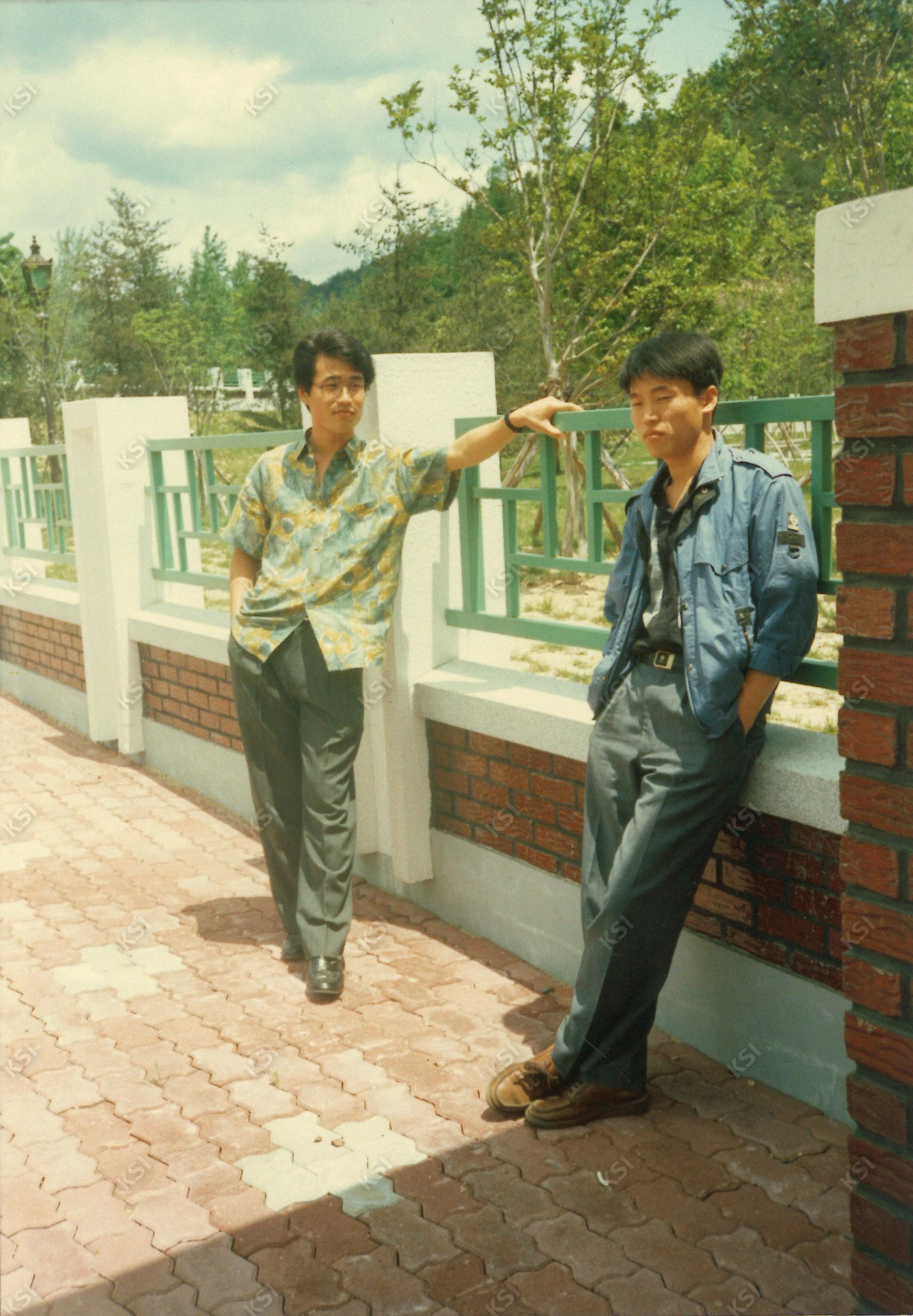 1990년대 초반 안동시립박물관 앞에서