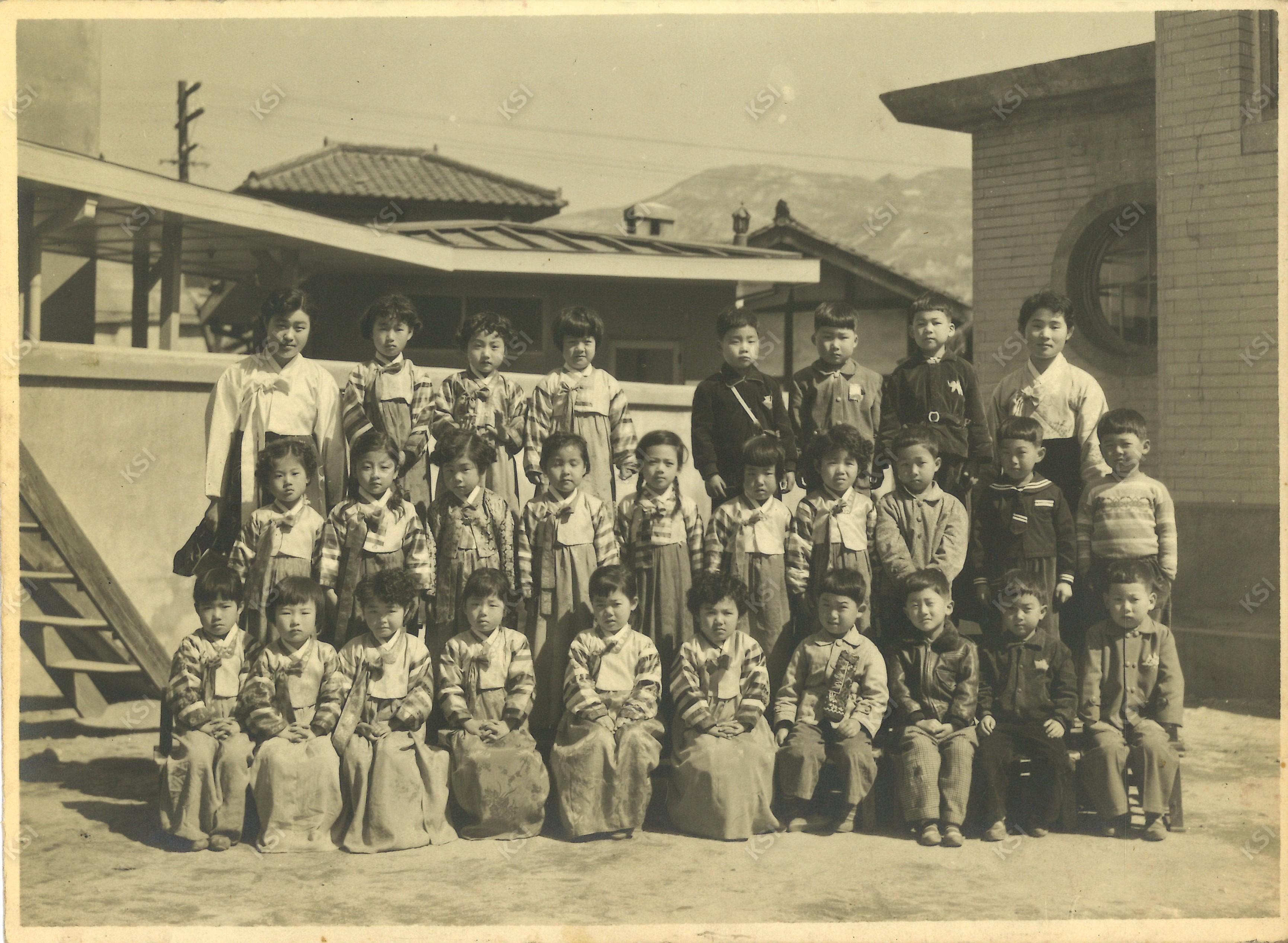 1958년 삼산동 동부유치원 원생들