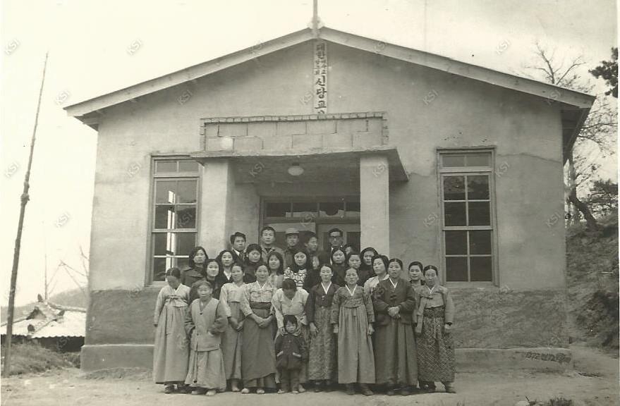 1970년대 신덕교회 준공