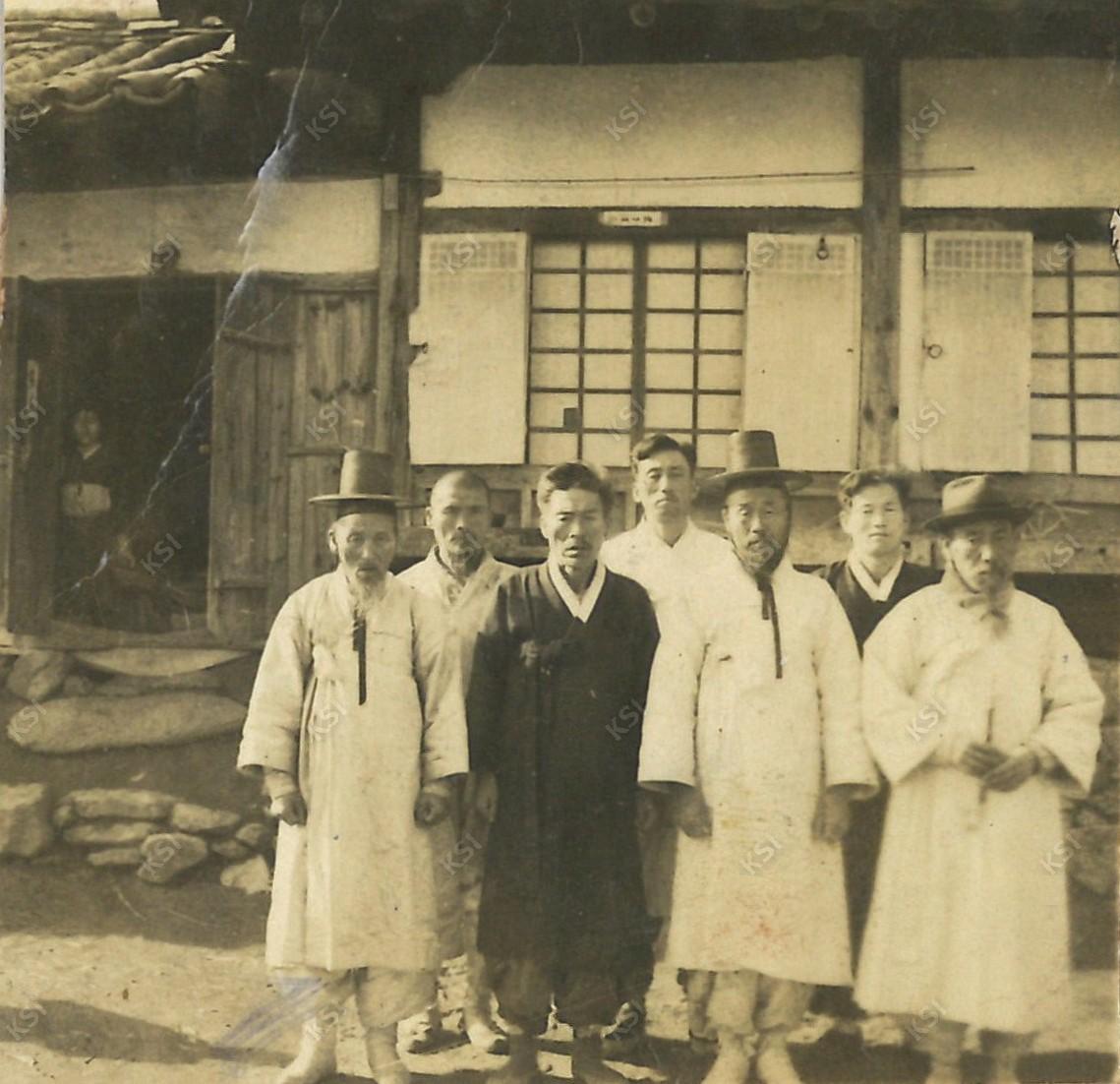 1940년 할아버지 회갑연 때 찍은 가족 사진
