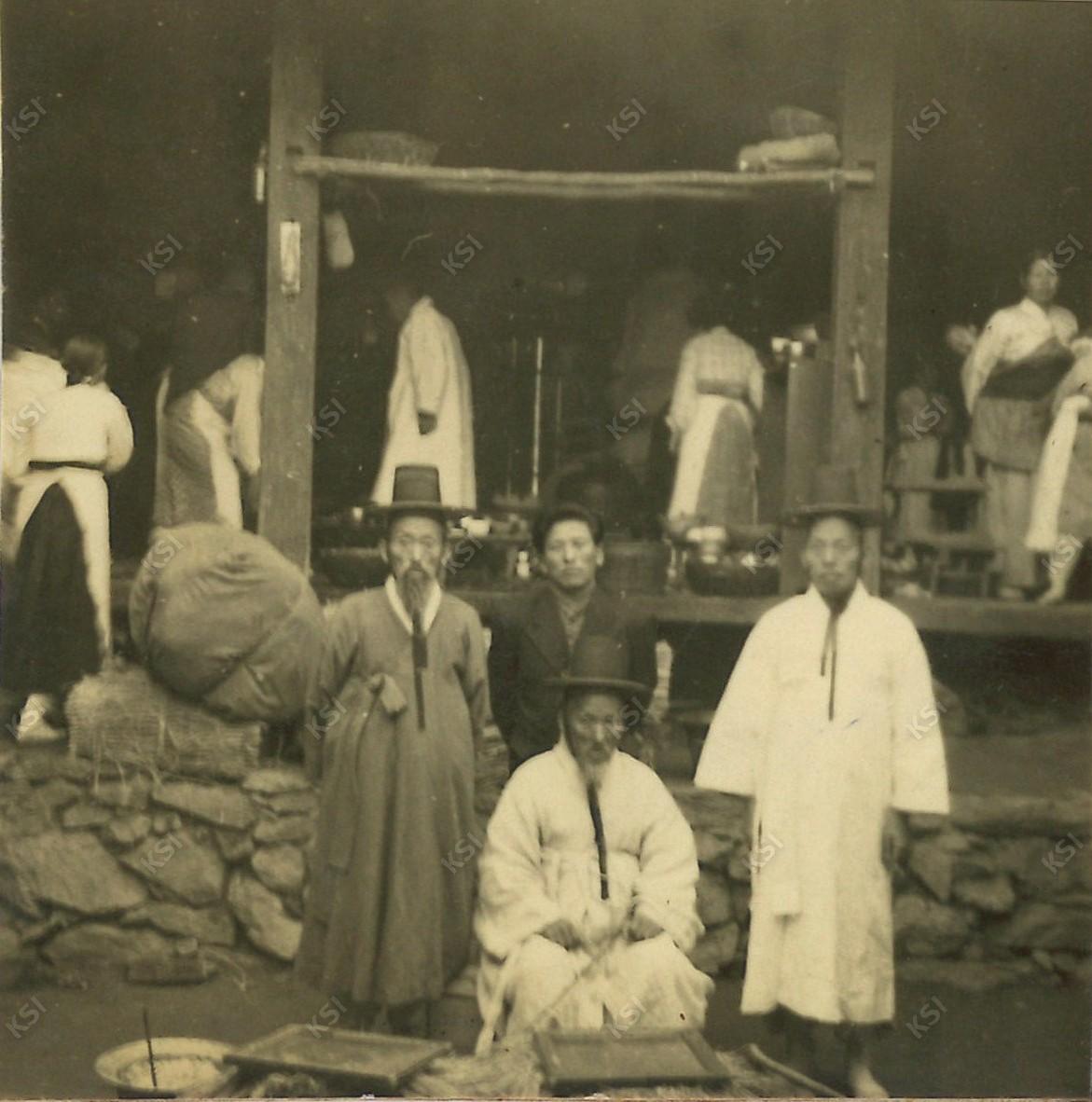 1940년 할아버지 회갑잔치 때 찍은 형제 사진