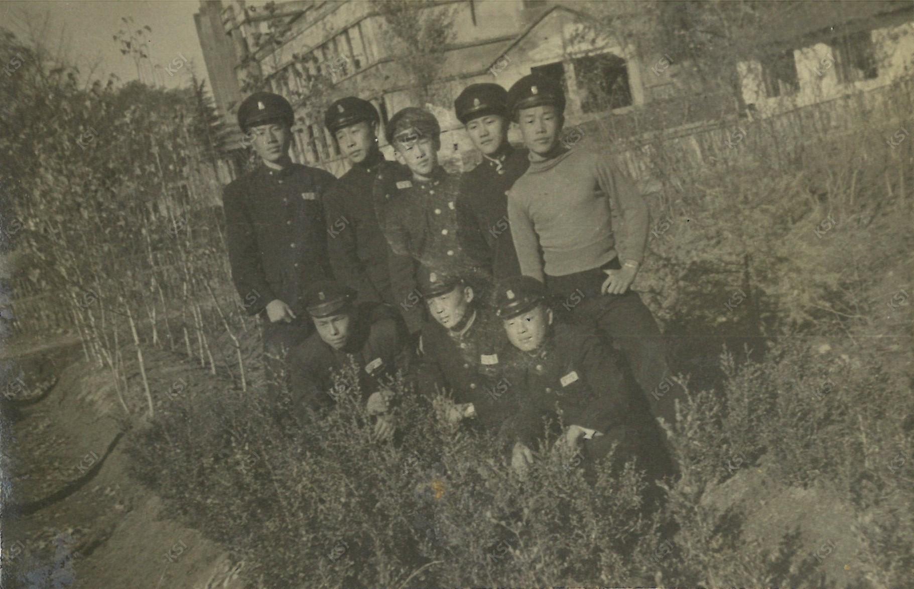1958년 안동농림학교에서 친구들과
