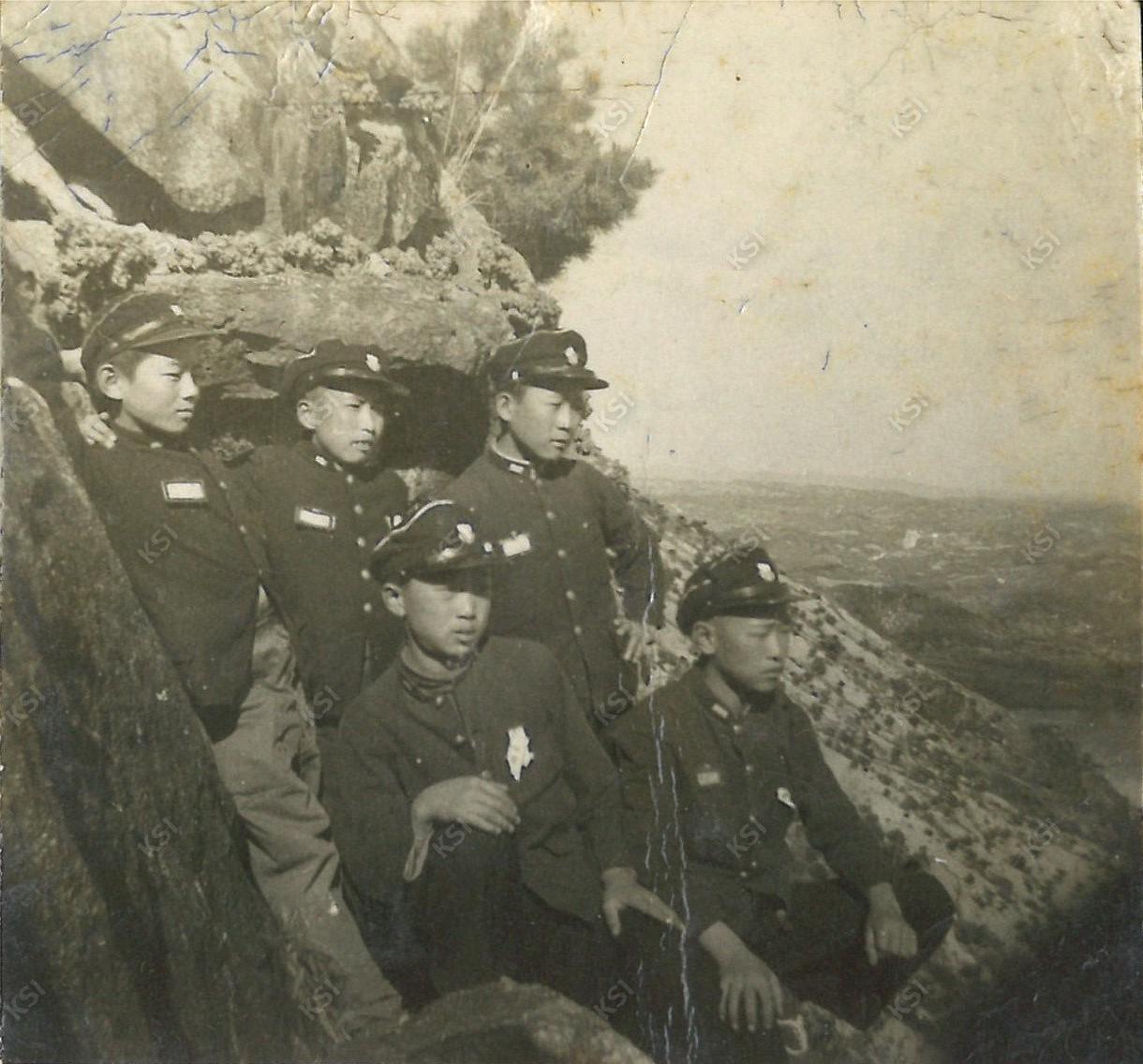 1953년 석문정 앞에서
